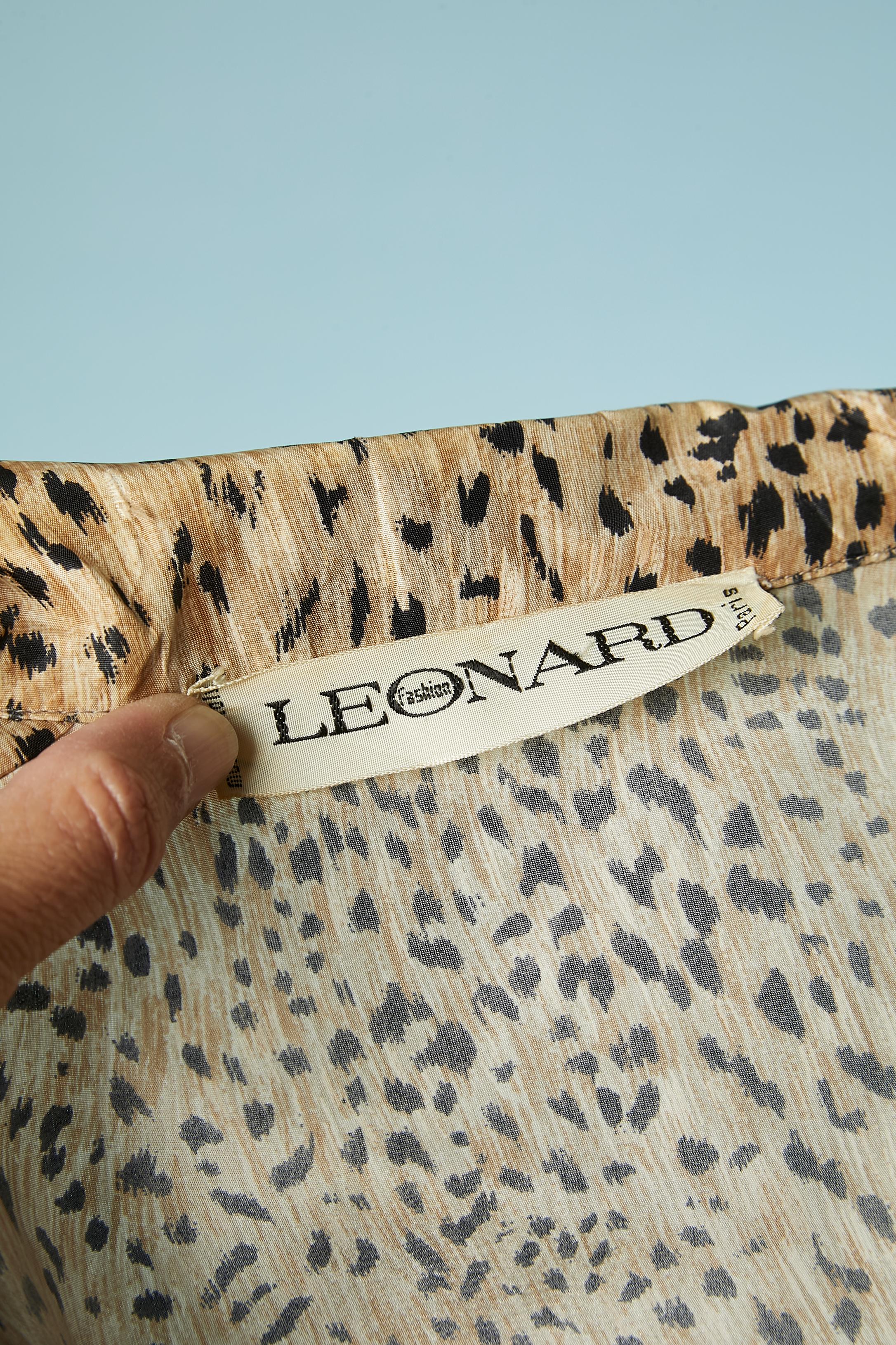 Crisp silk leopard printed chemise with gold metal flower button Leonard Fashion For Sale 3
