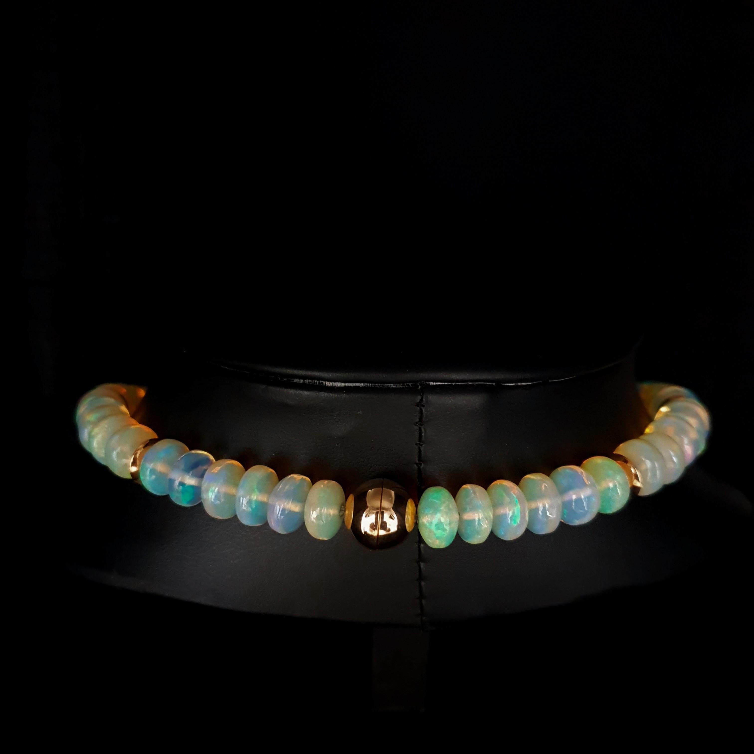 Crispy Sparkling Opal Rondel Perlenkette mit 18 Karat Roségold, großformatig Damen im Angebot