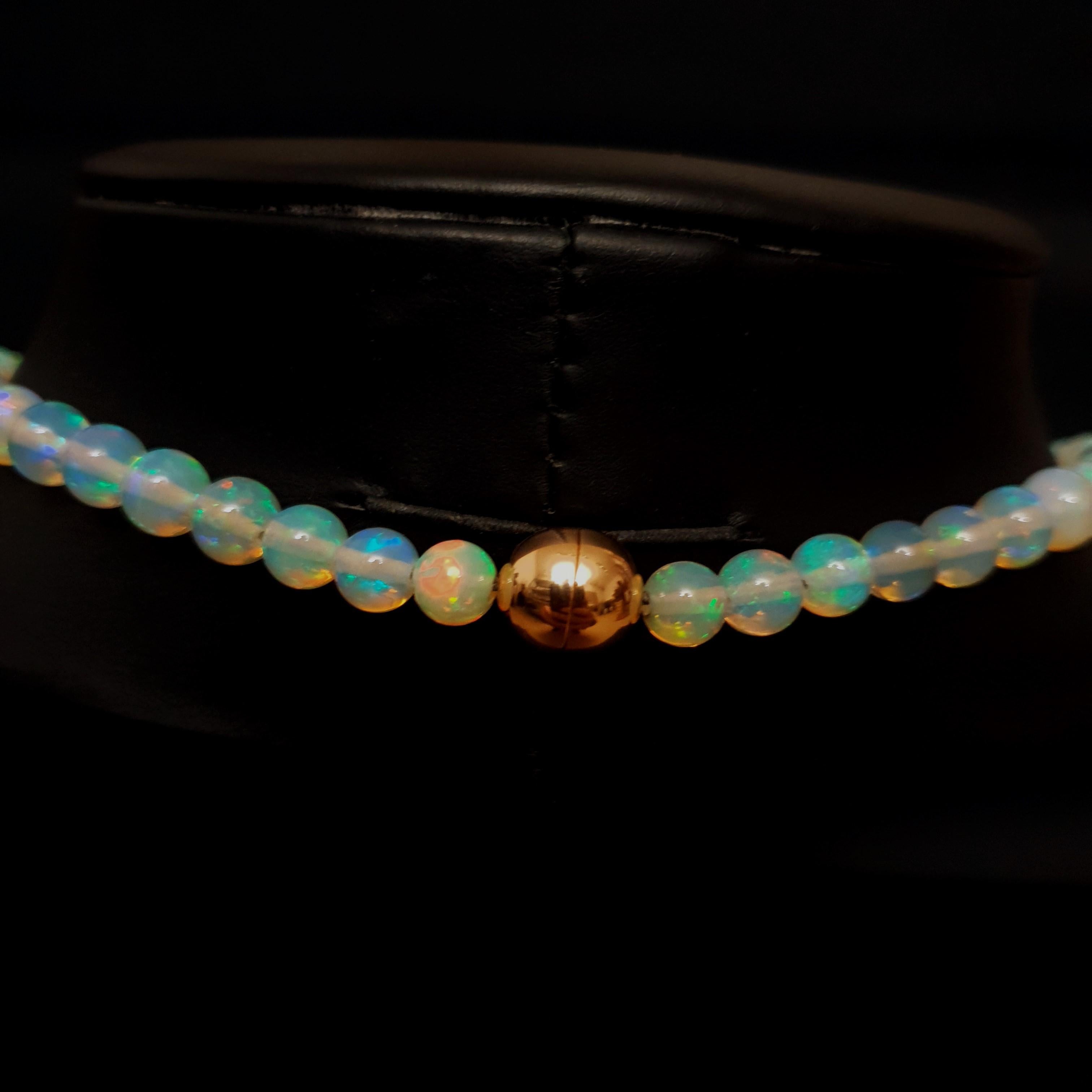 Collana di perline con opale rotondo scintillante e croccante in oro rosa 18 carati in vendita 4