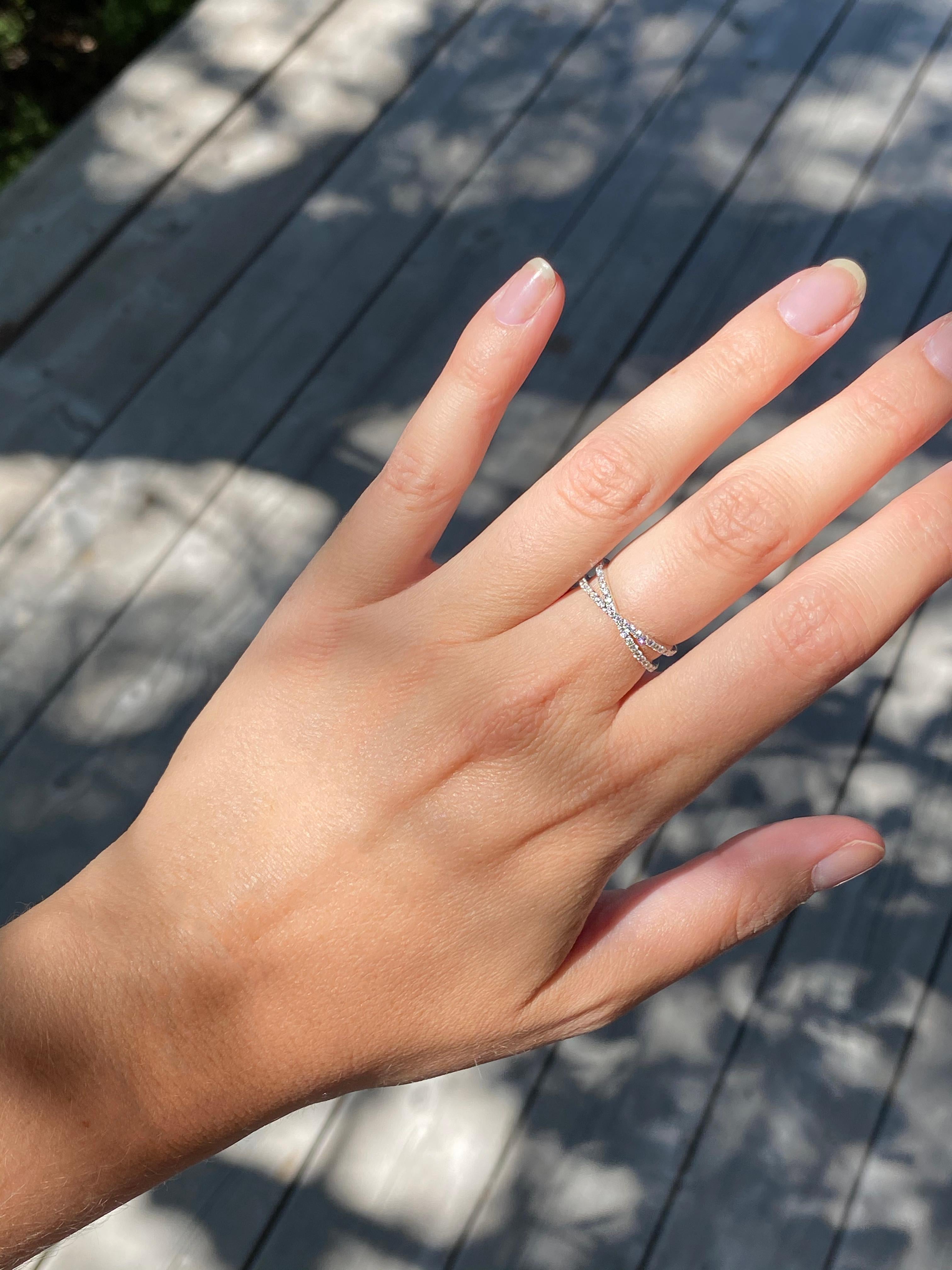 Criss Cross Diamant 14K Weißgold Ring Band (Rundschliff) im Angebot