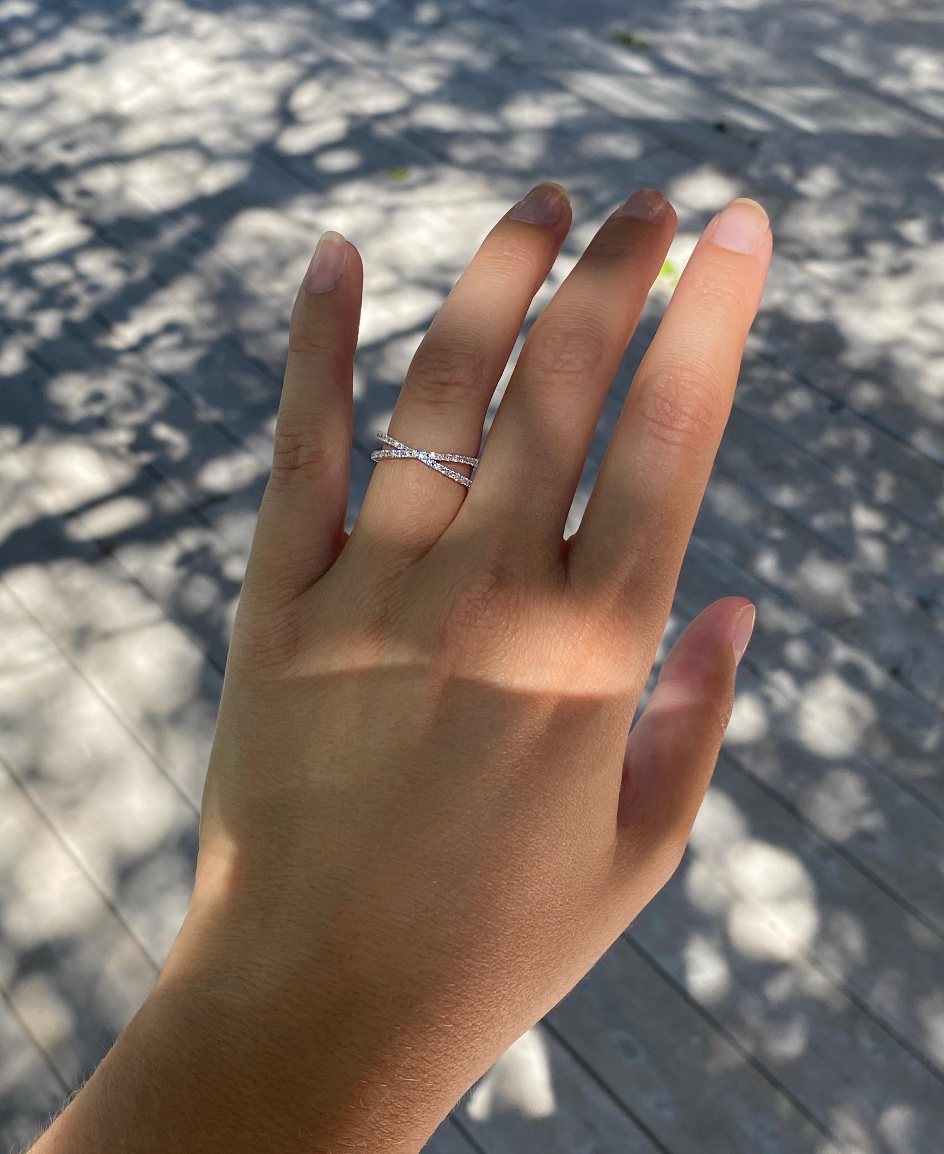 Criss Cross Diamant 14K Weißgold Ring Band Damen im Angebot