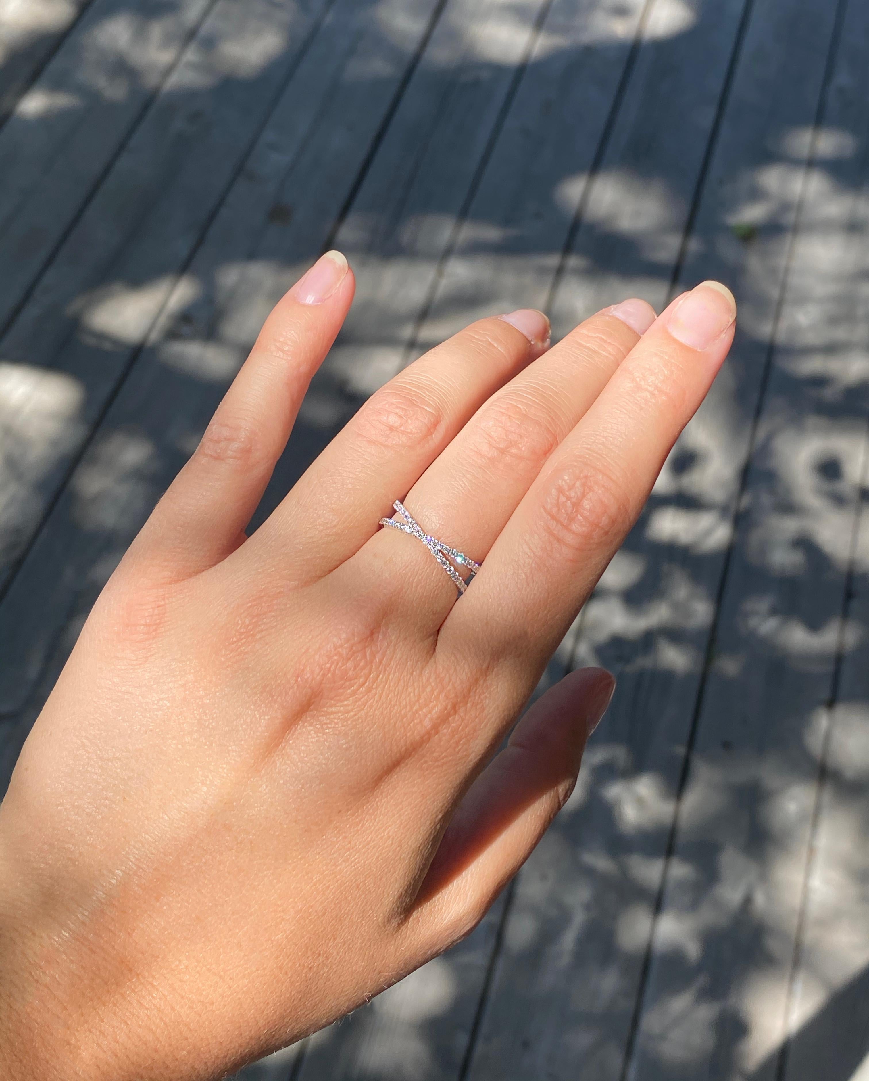 Criss Cross Diamant 14K Weißgold Ring Band im Angebot 1