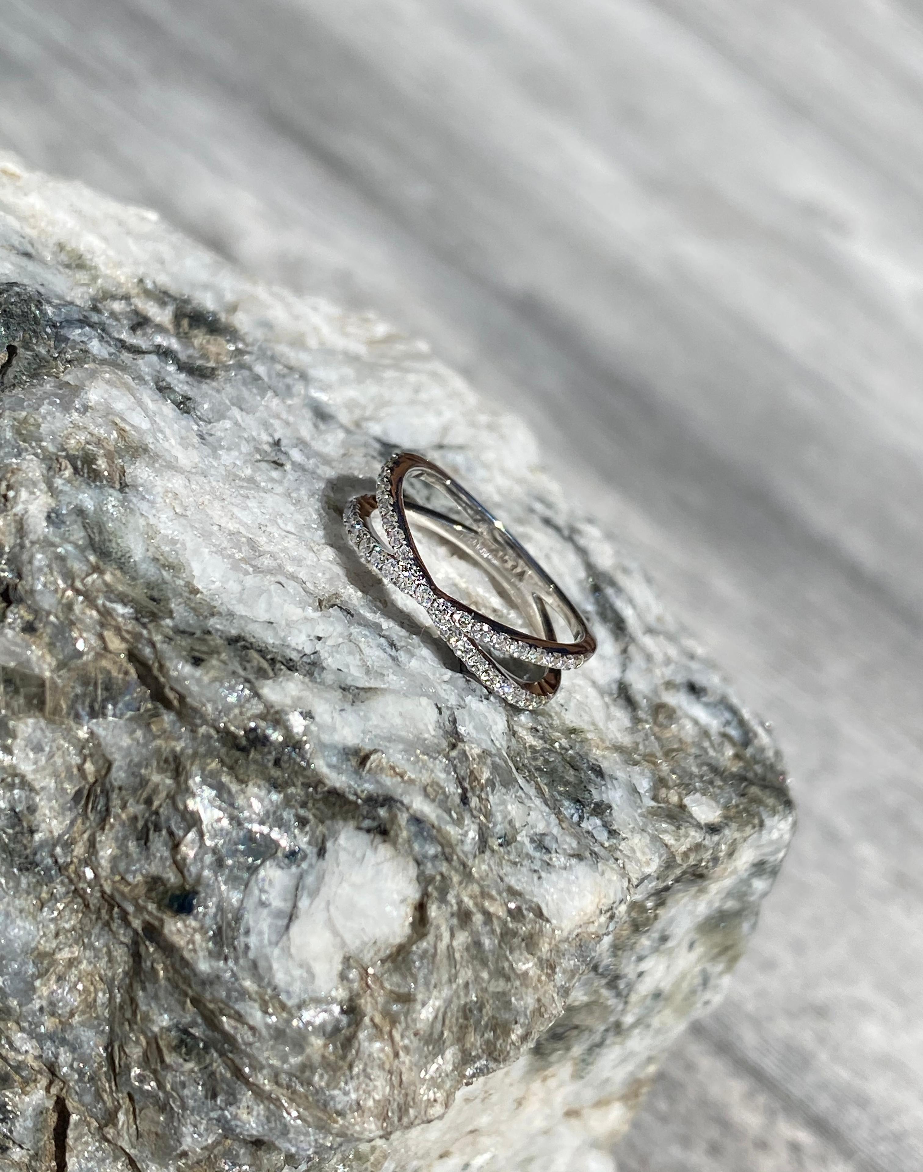 Criss Cross Diamant 14K Weißgold Ring Band im Angebot 2