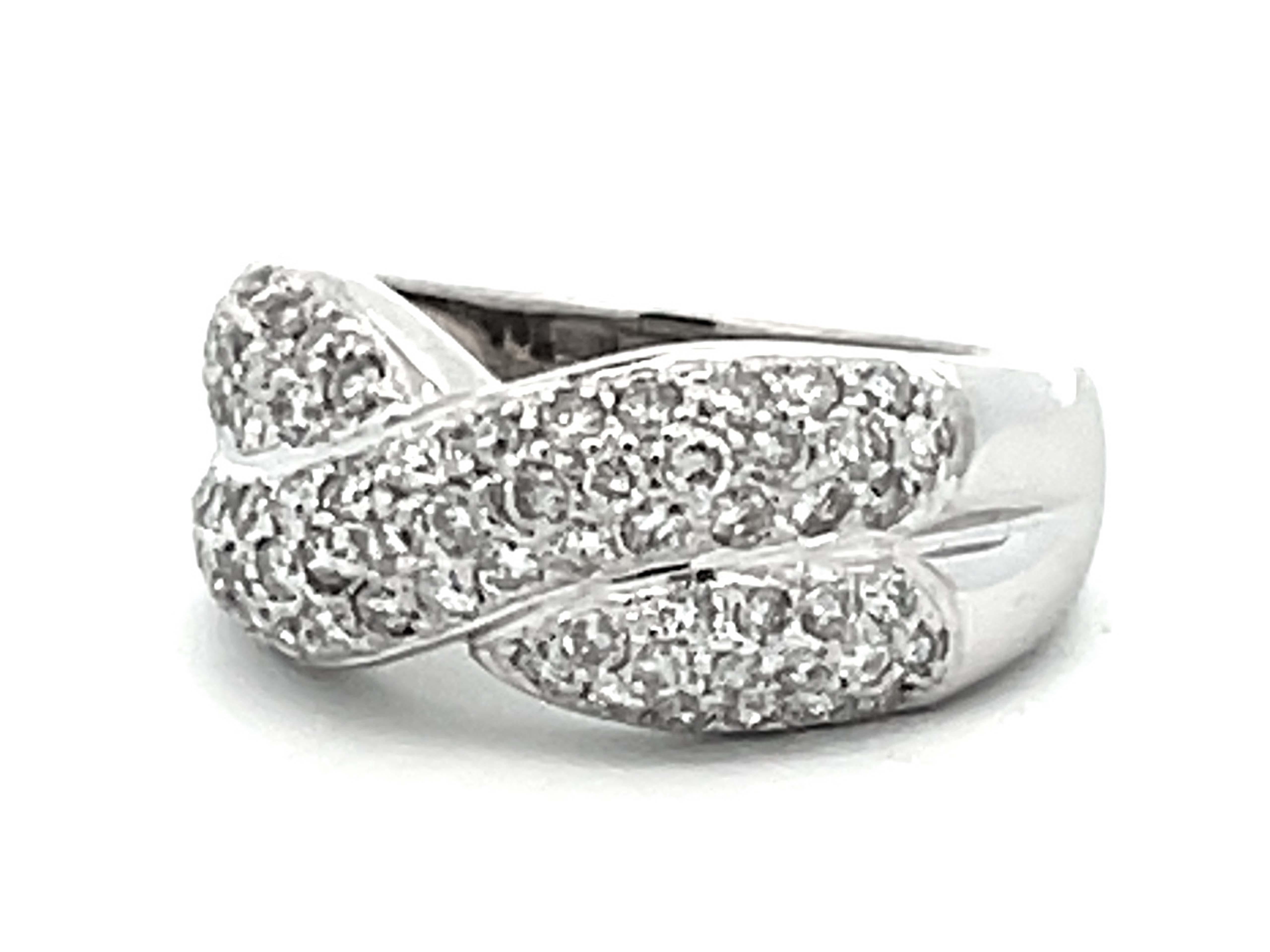Criss Cross Diamond Pave Ring in 18k White Gold In Excellent Condition For Sale In Honolulu, HI