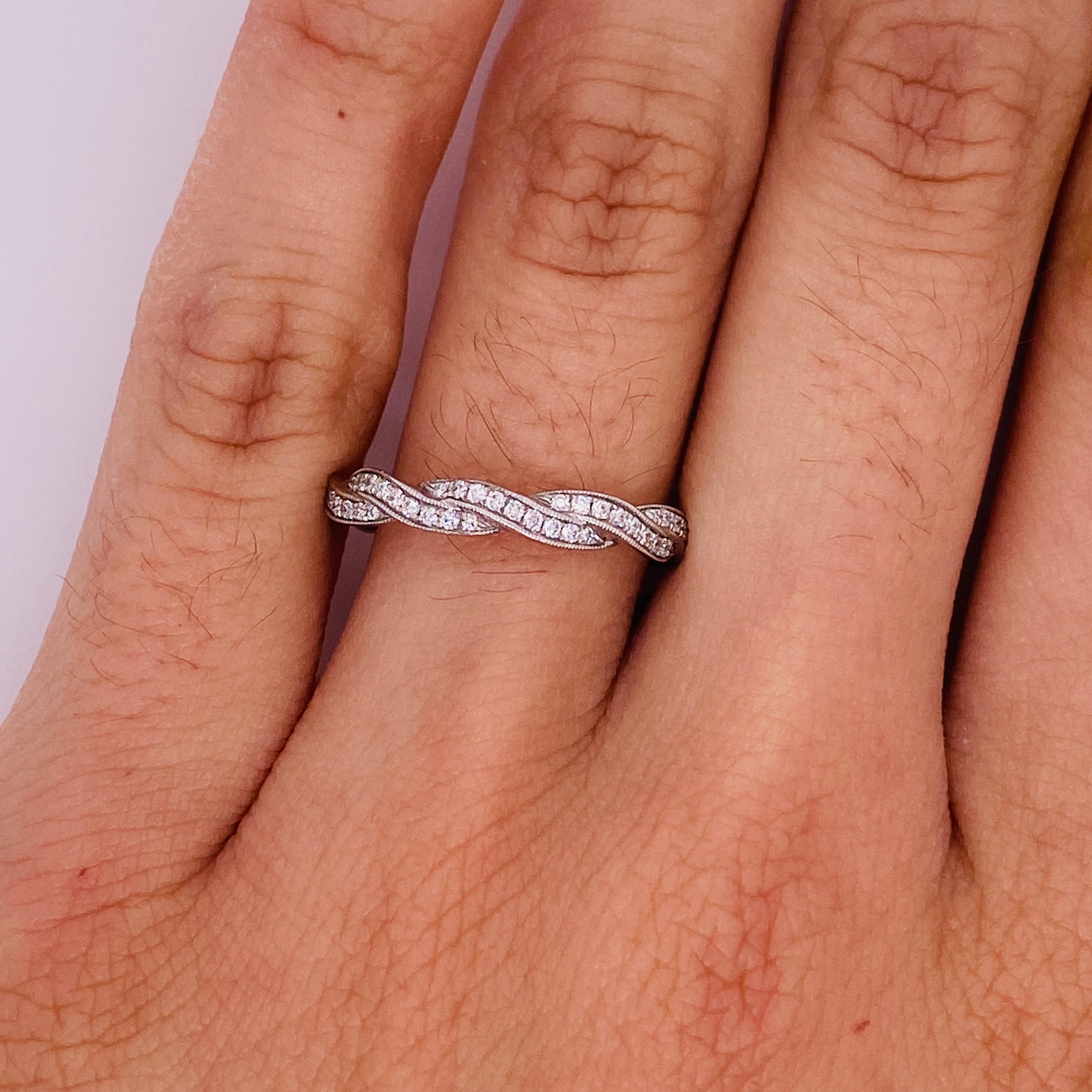 Taille ronde Anneau de mariage empilable en or blanc 18 carats et diamants de 0,24 carat en vente