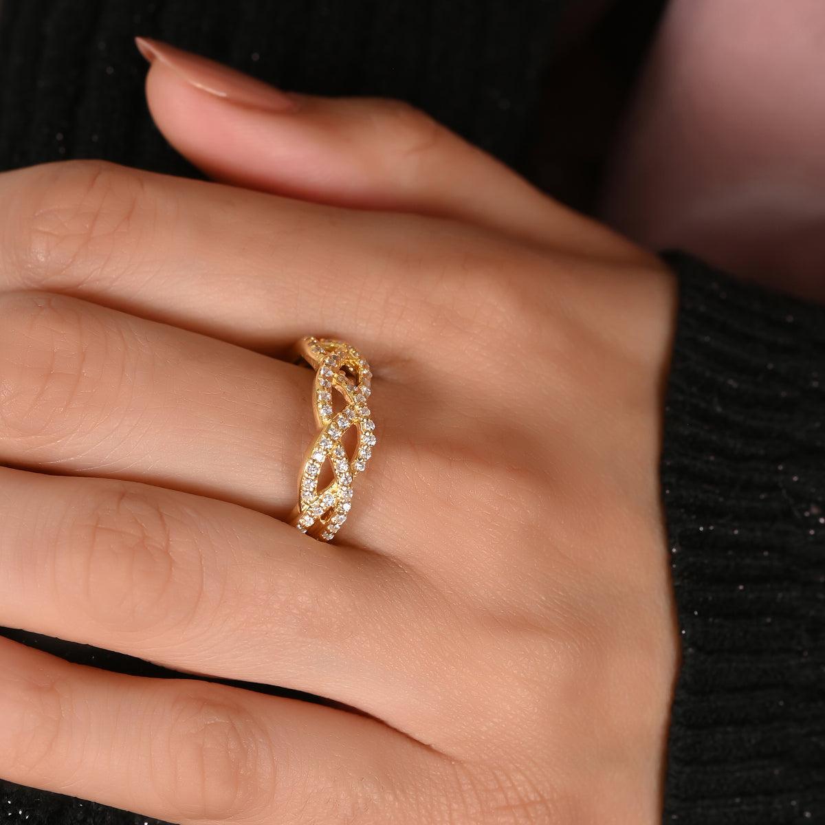Anello nuziale Criss Cross alla Moissanite in argento 925 per lei. 

A.R.P. T.I..

Tutti gli articoli sono personalizzati su ordinazione. Il tempo di attesa è di circa 6-10 giorni lavorativi. La situazione può cambiare durante l'alta