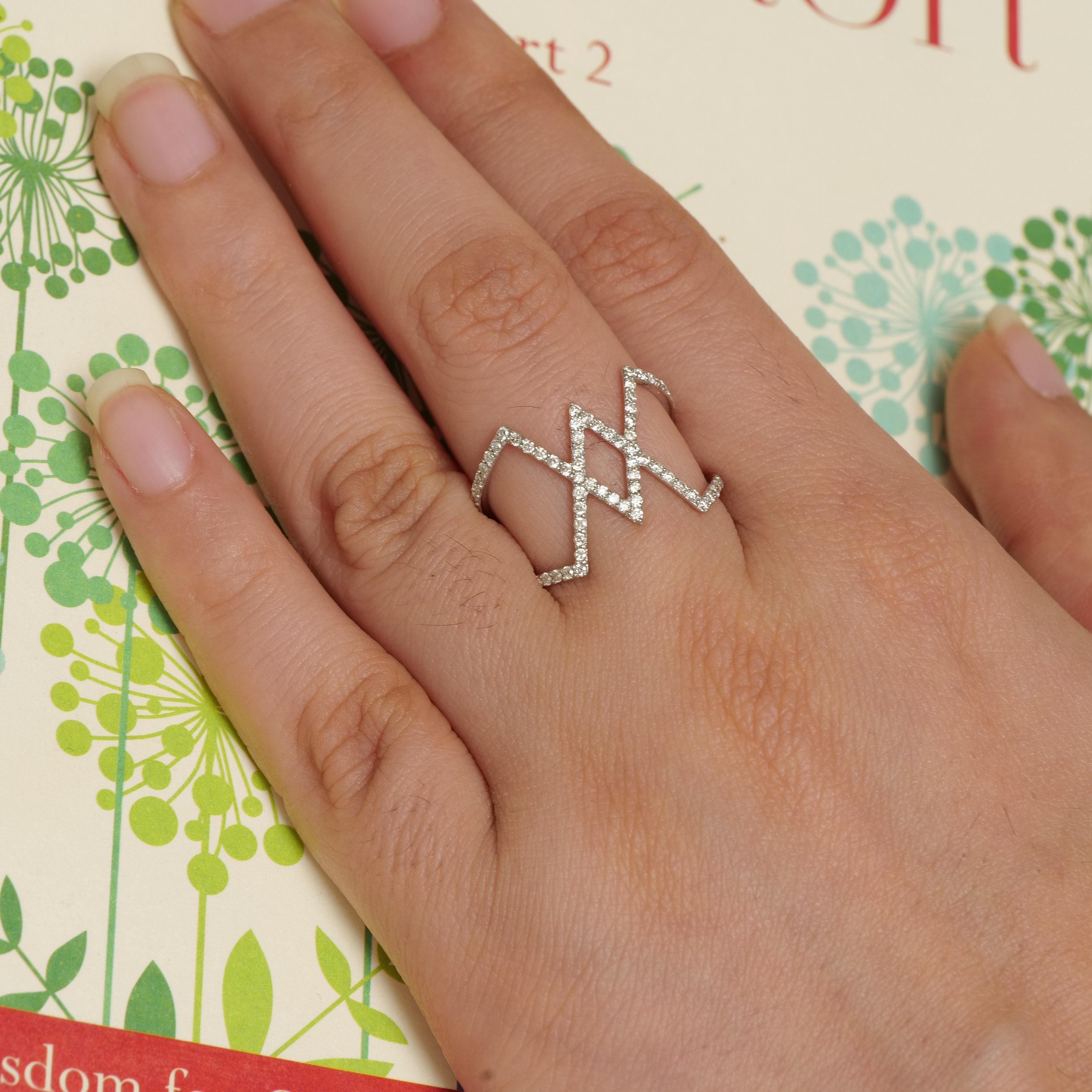 Anillo de diamantes naturales en cruz de oro macizo de 14k (certificado) Art Decó en venta