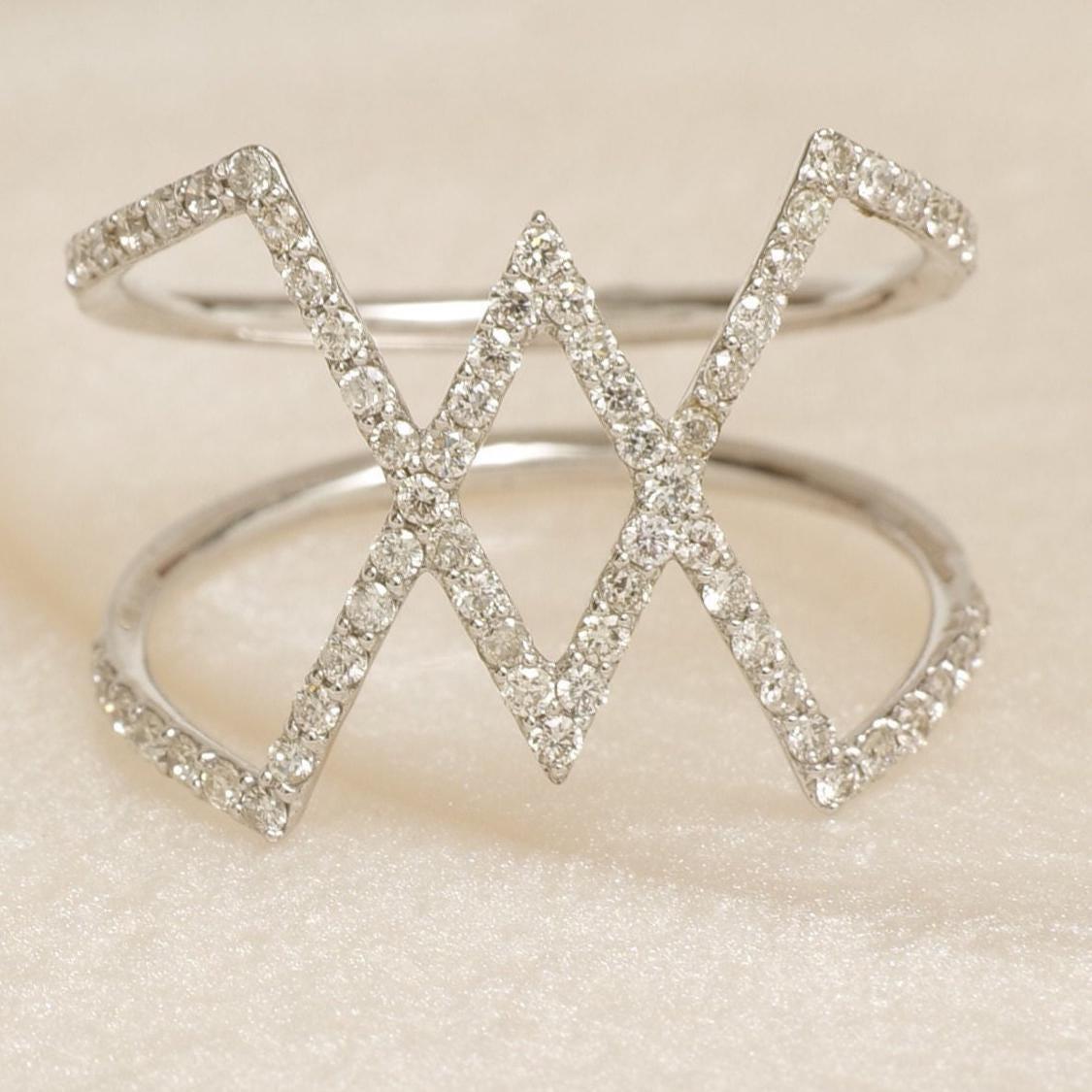 Anillo de diamantes naturales en cruz de oro macizo de 14k (certificado) Corte redondo en venta