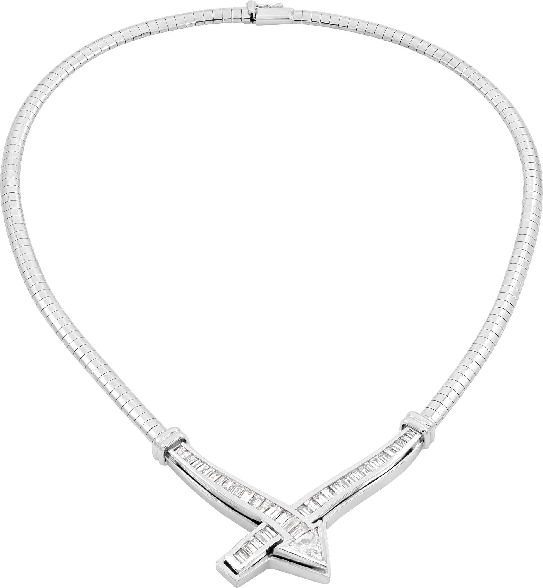 Collana Crisscross Diamond in oro bianco In condizioni ottime in vendita a Surfside, FL