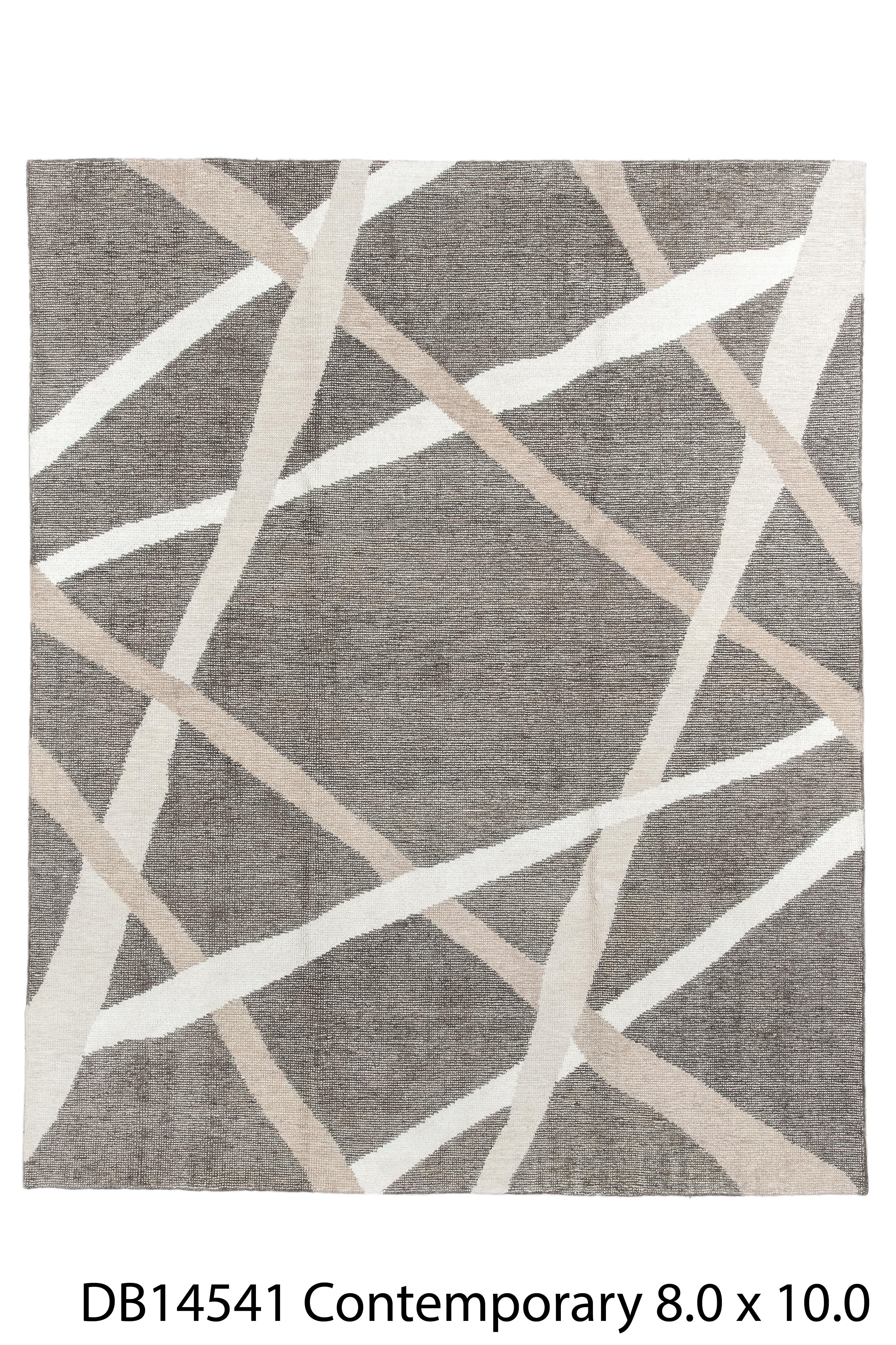 Tappeto Crisscross Linear Pattern in Taupe, Ivory Sand = Tappeto contemporaneo rivestito a mano in vendita