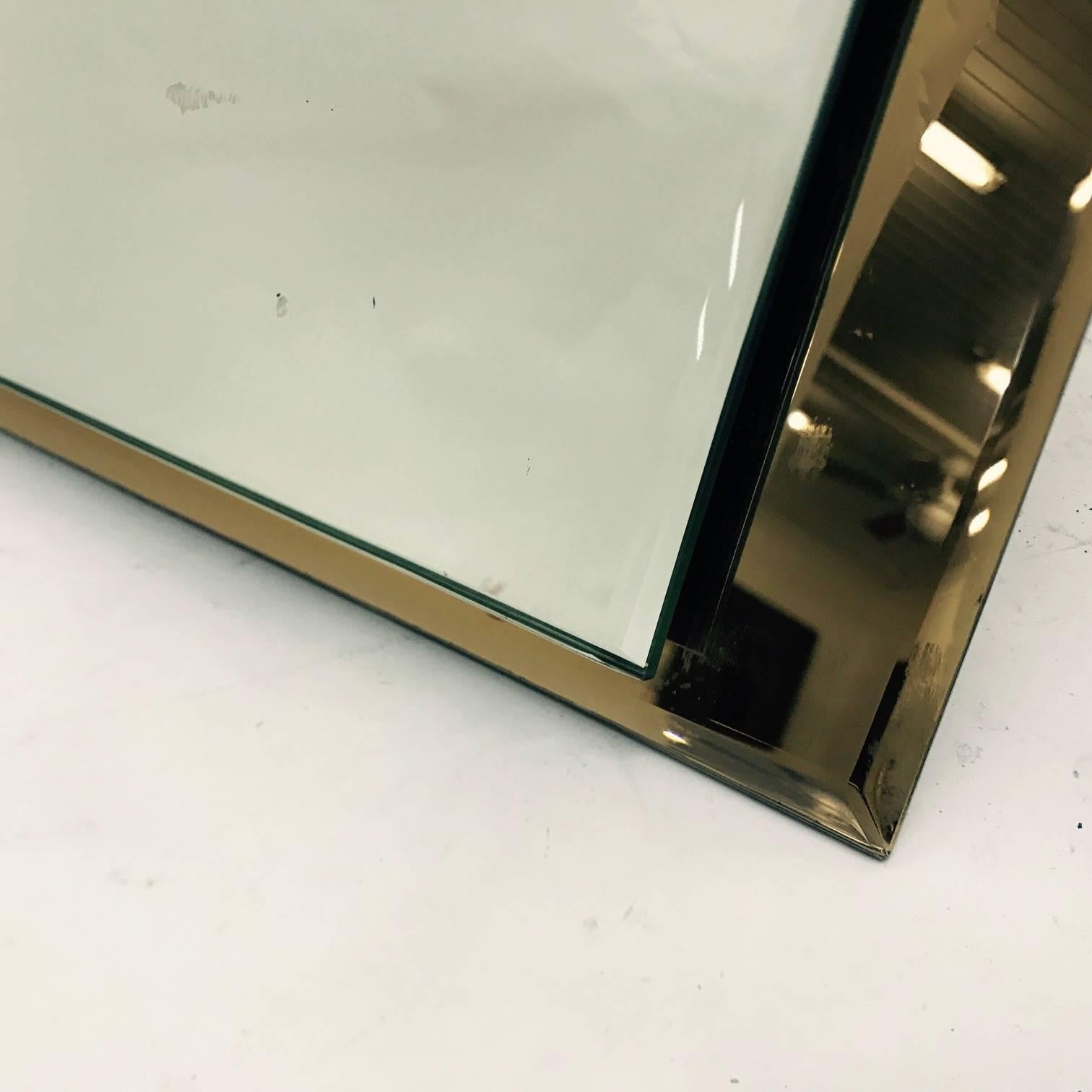 Amazing glass table mirror made in Italy in the 1970s by Cristal Arte in good conditions overall.