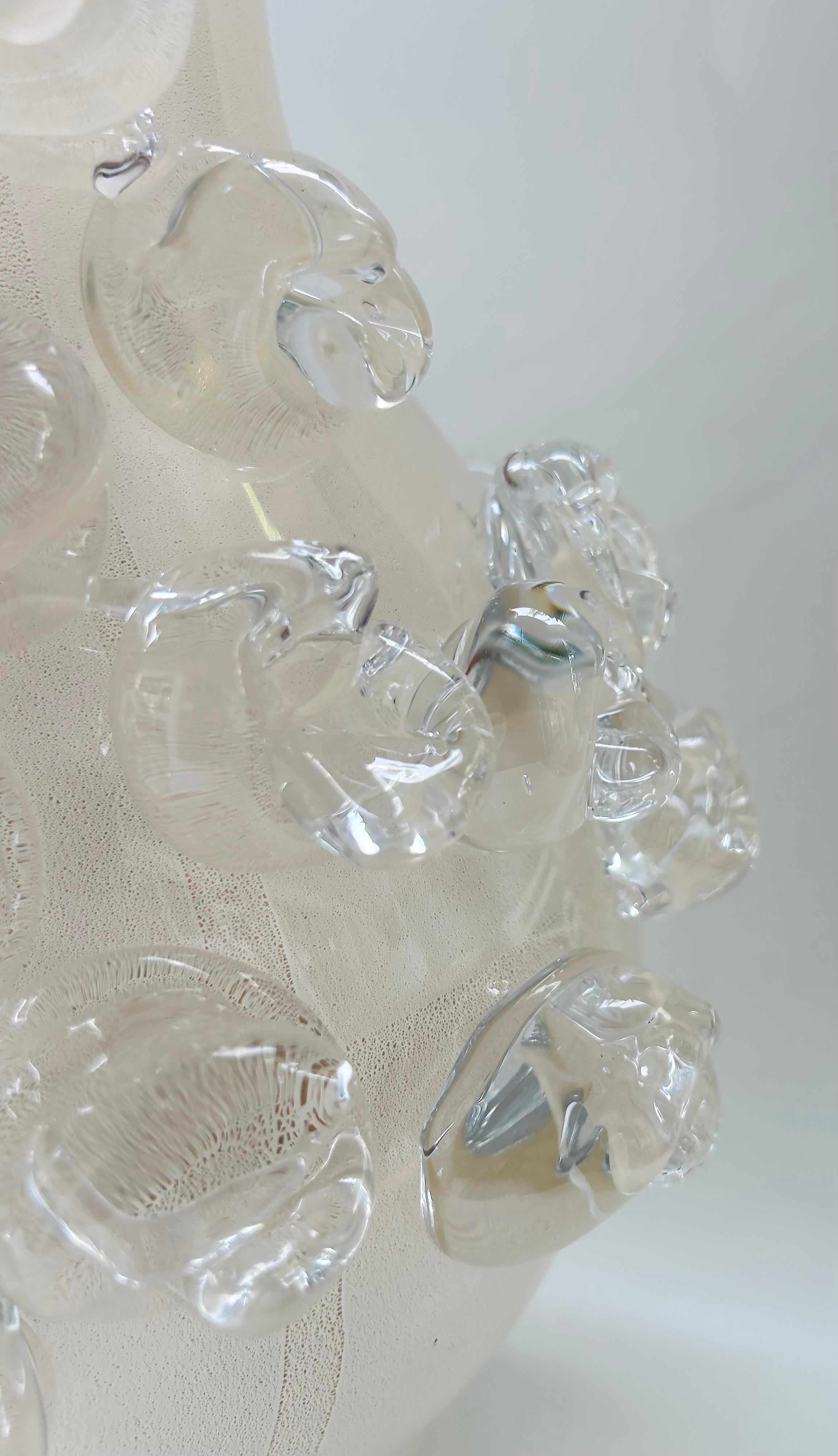 Vaso in vetro traslucido infuso in oro 24 carati con applicazioni di Cristais di Murano in vendita 5