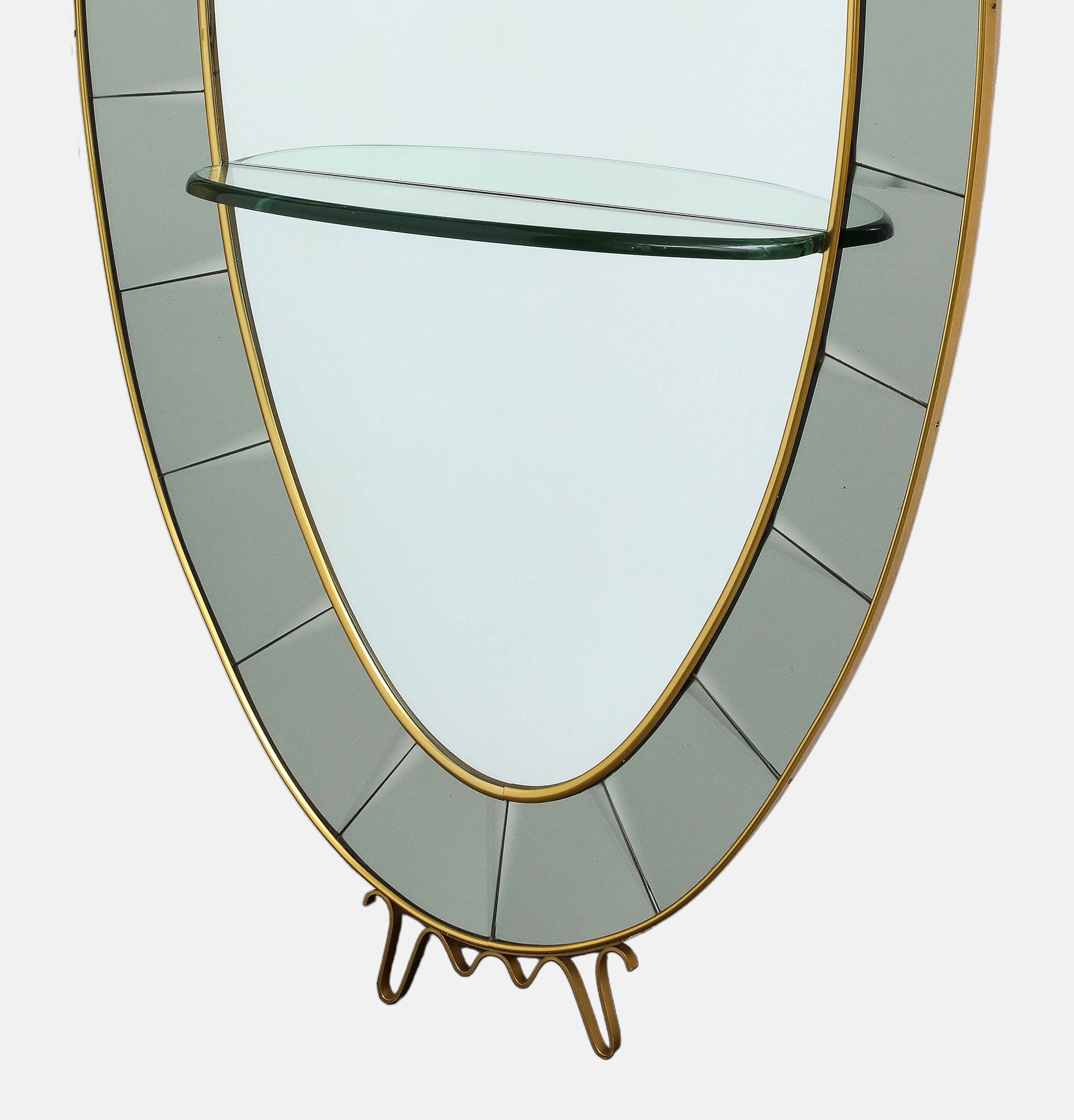 Miroir de sol ovale à grande échelle en cristal biseauté taillé à la main avec étagère, Cristal Art Bon état - En vente à New York, NY