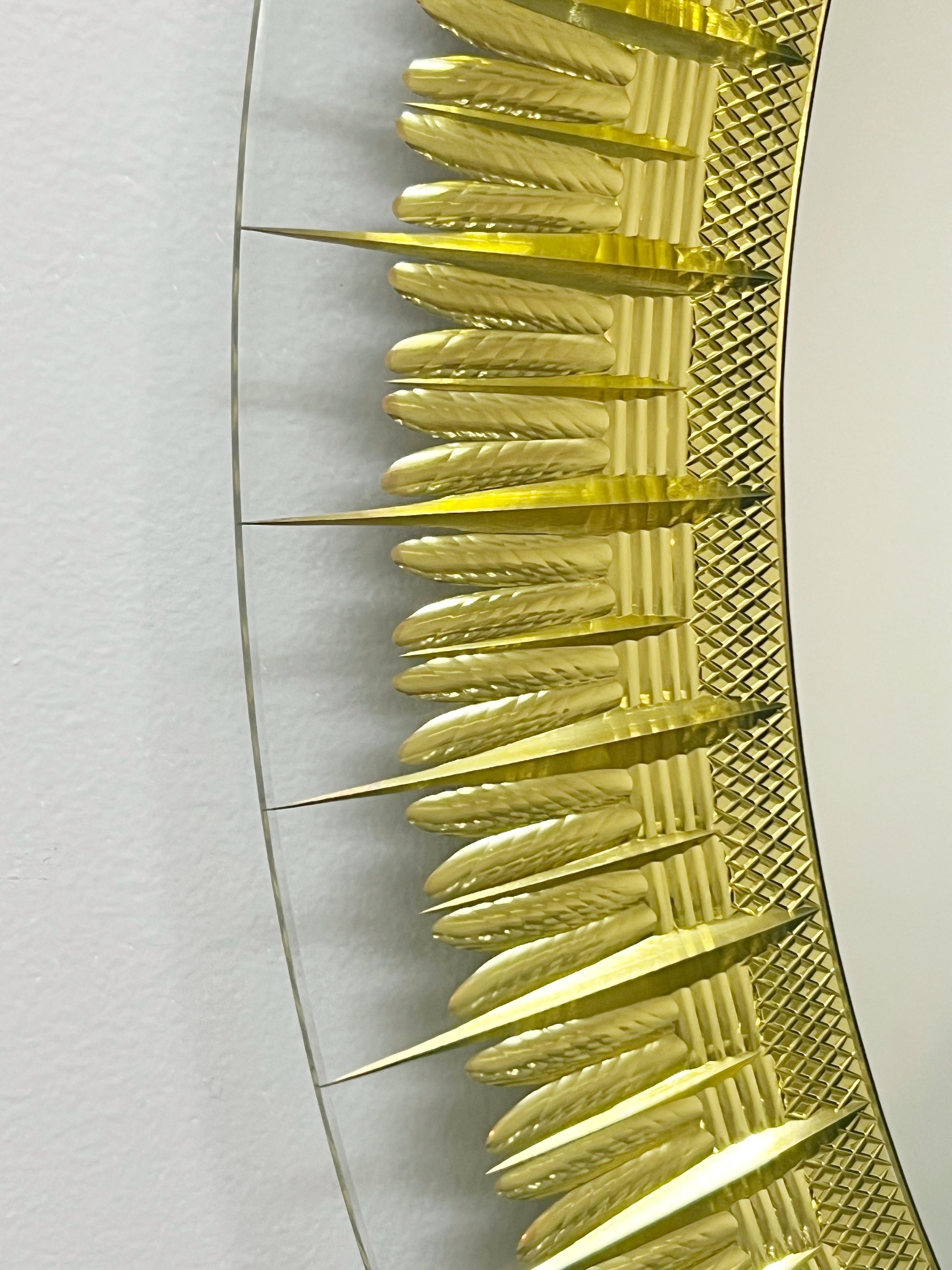 Metà XX secolo Specchio moderno rotondo tagliato e dorato Crystal Arte, anni '50 in vendita