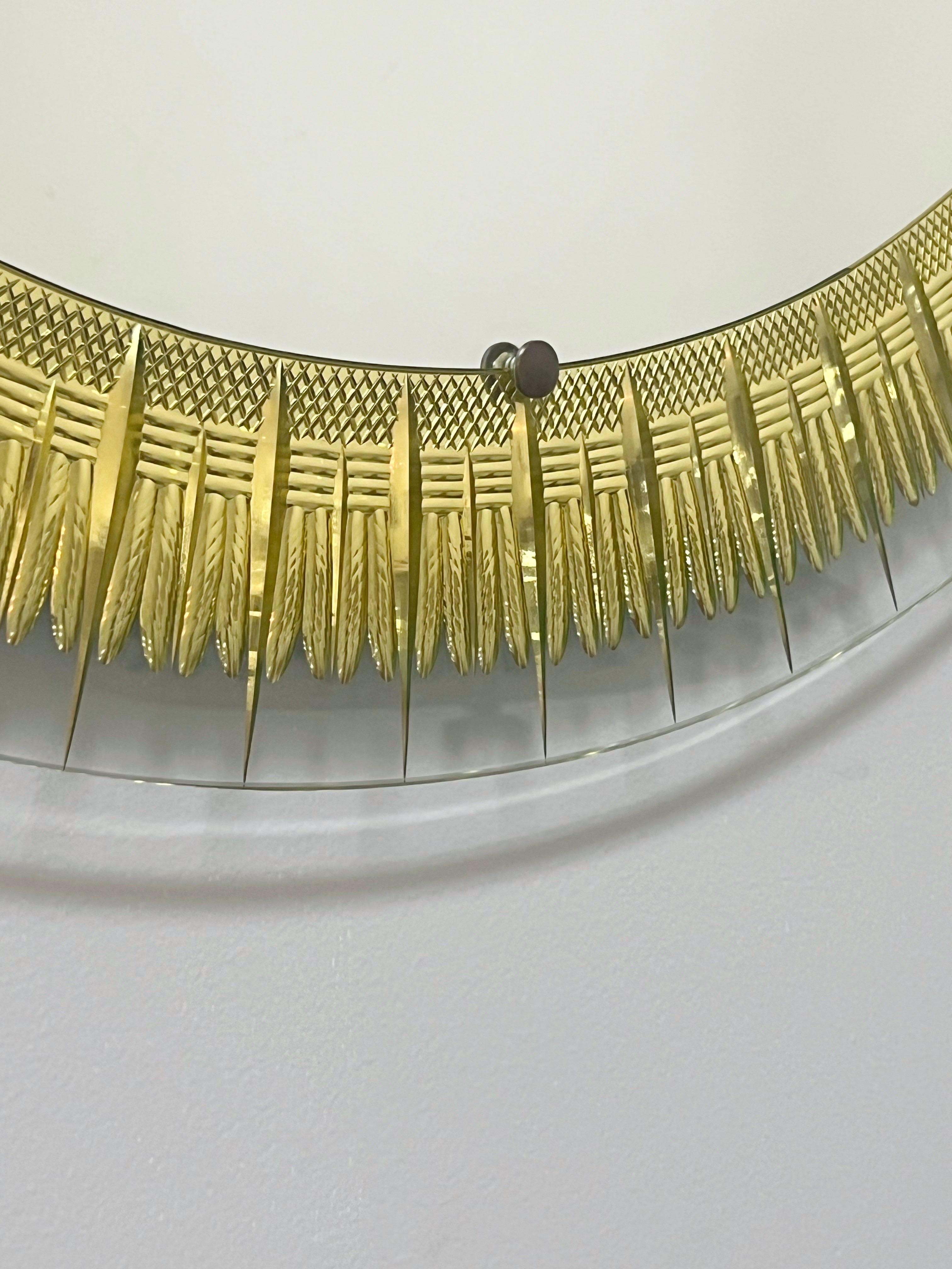 Specchio moderno rotondo tagliato e dorato Crystal Arte, anni '50 in vendita 1