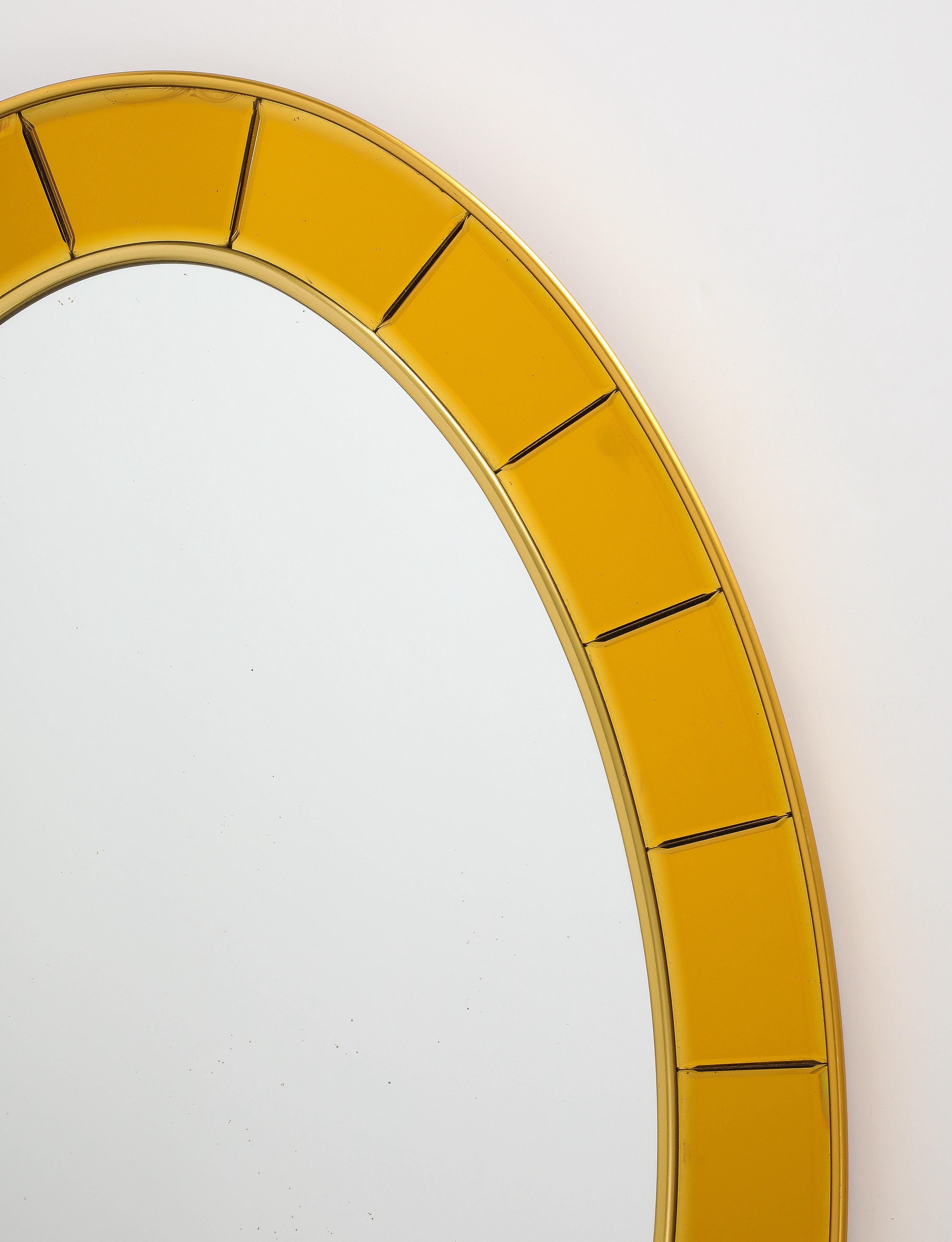 Milieu du XXe siècle Cristal Arte Miroir ovale en verre biseauté doré taillé à la main Modèle 2727, années 1950 en vente