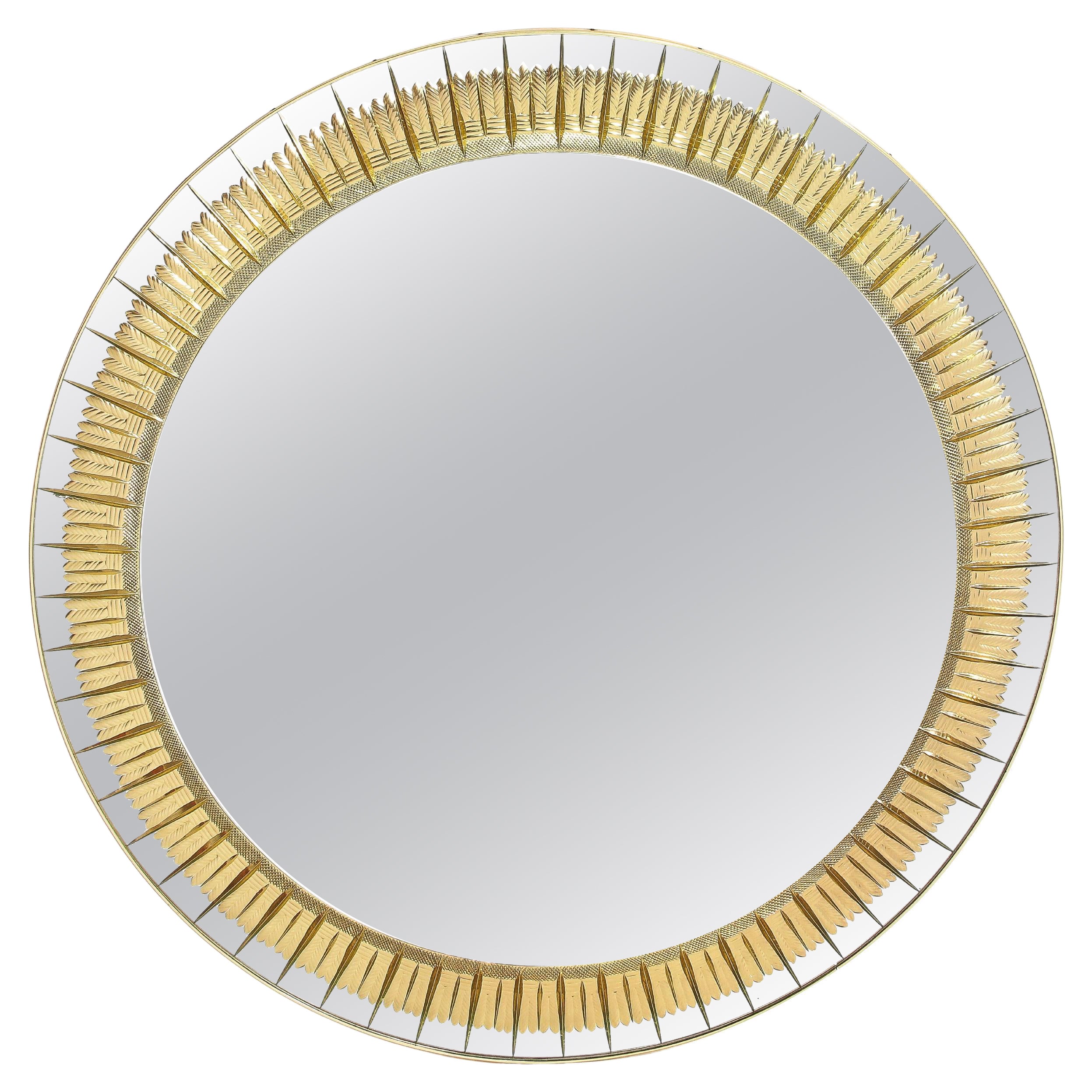 Grand miroir rond rare en verre gravé et doré Art Cristal, modèle 2668, années 1960