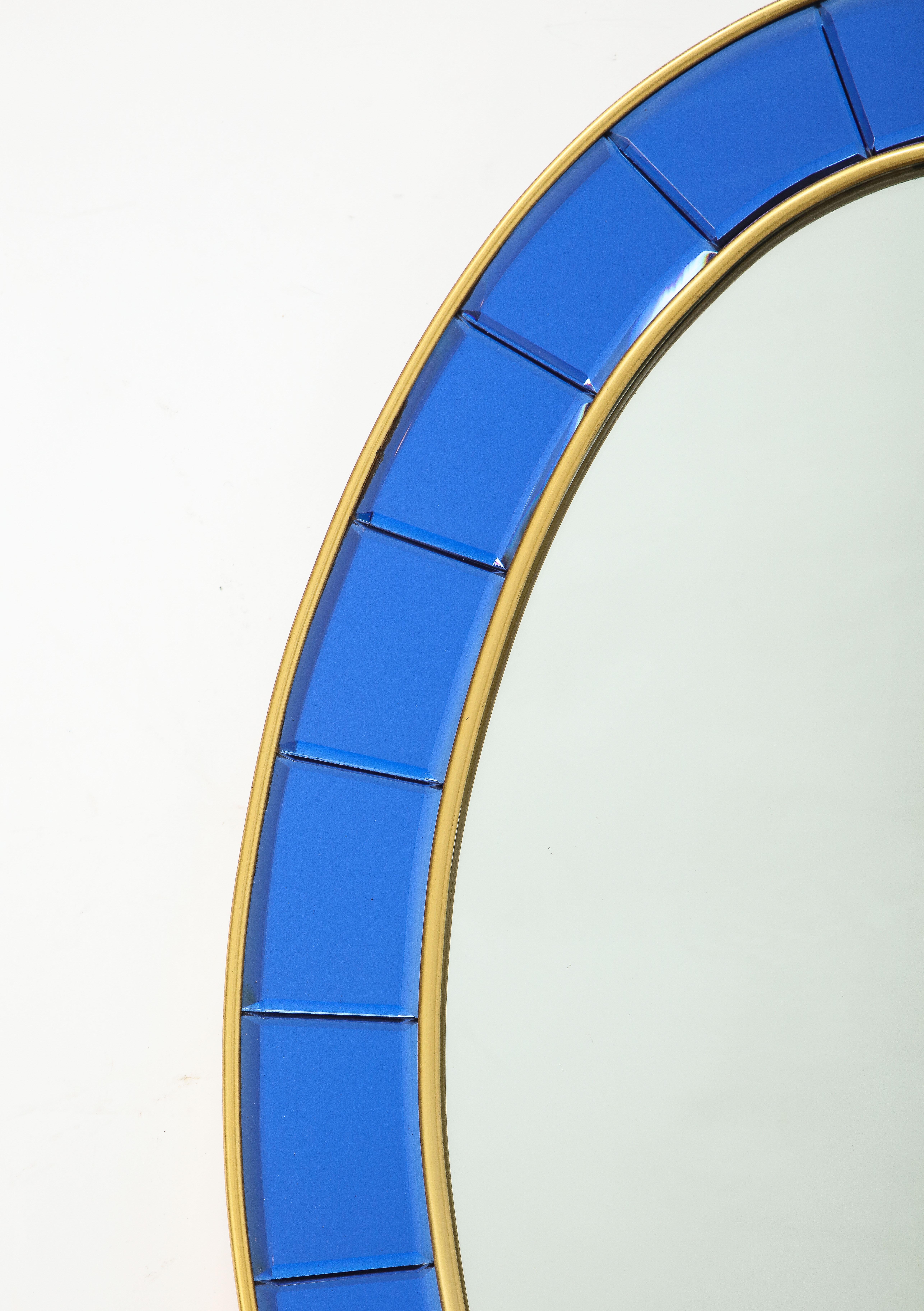 Paire de miroirs ovales en verre biseauté bleu taillé à la main de style Cristal Art en vente 4