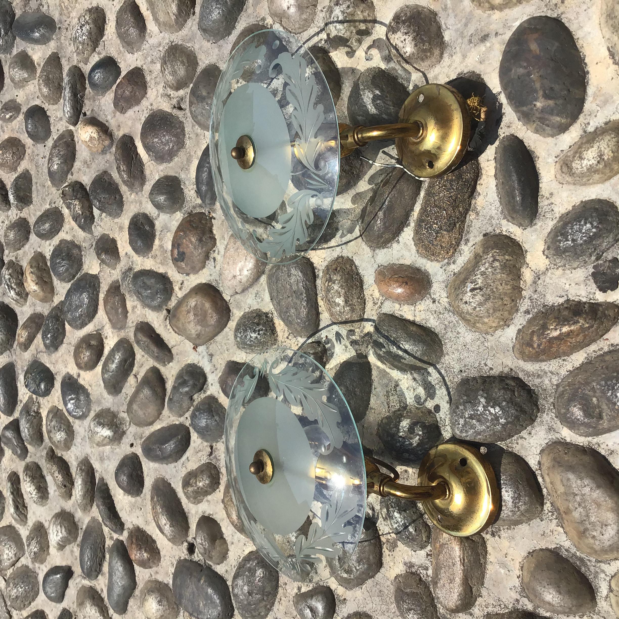 ECCEZIONALE COPPIA APPLIQUES Cristal ARTE in ottone e vetro inciso ..in buono stato del 1950 proveniente da una villa Milanese. 
