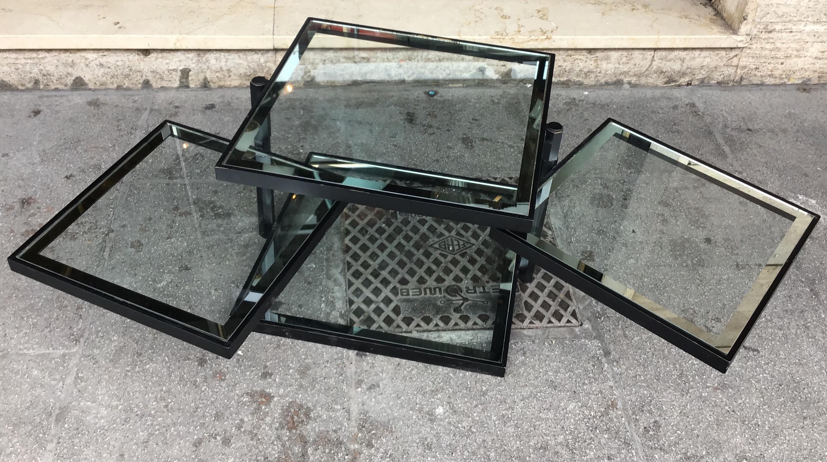 Kleiner Cristal Art-Tisch mit vier verstellbaren Einlegeböden aus Eisenglas, 1950, Italien im Angebot 1