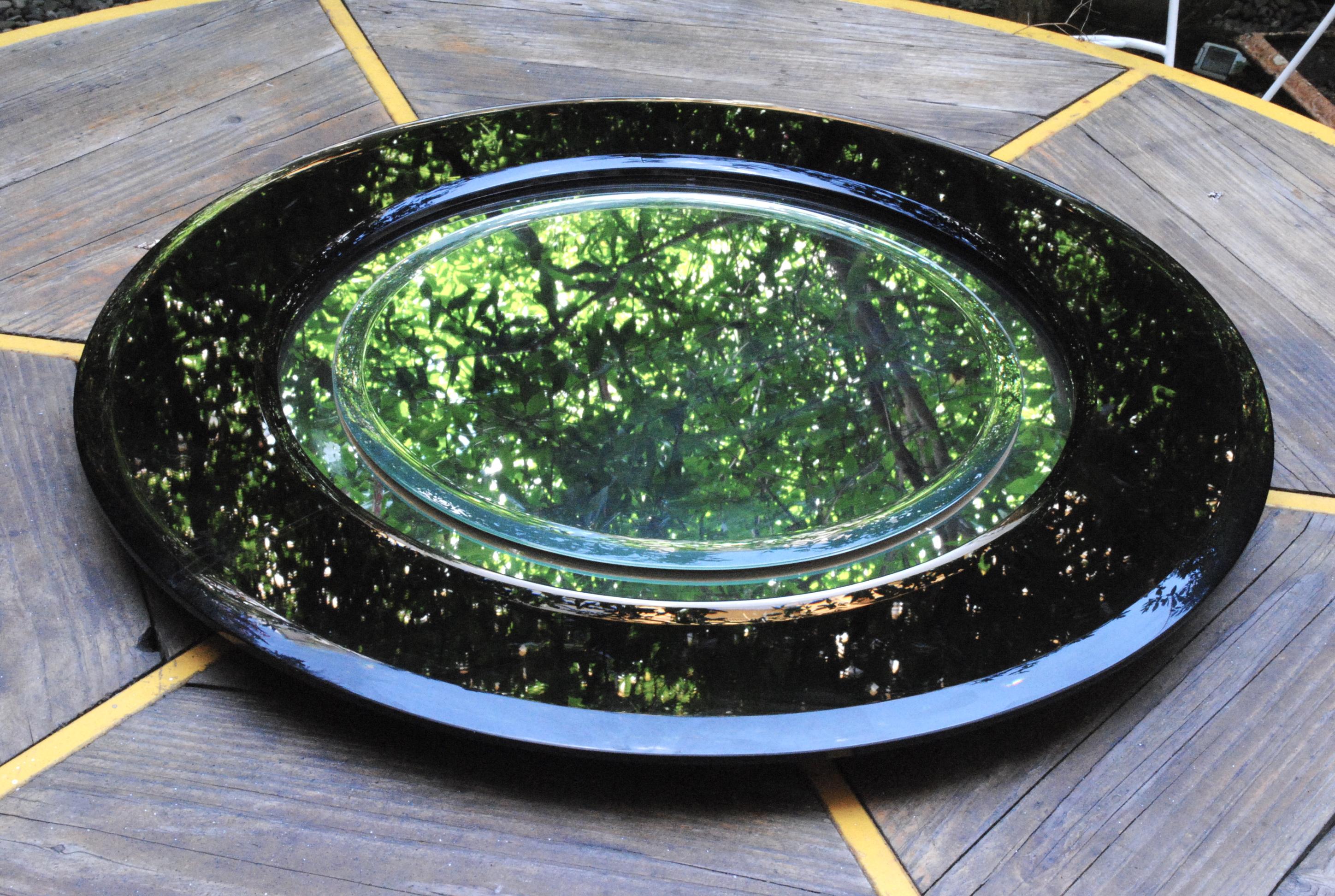A beautiful circular mirror from mid-1960s by one of most important Italian glass laboratories crystal Arte in green color.