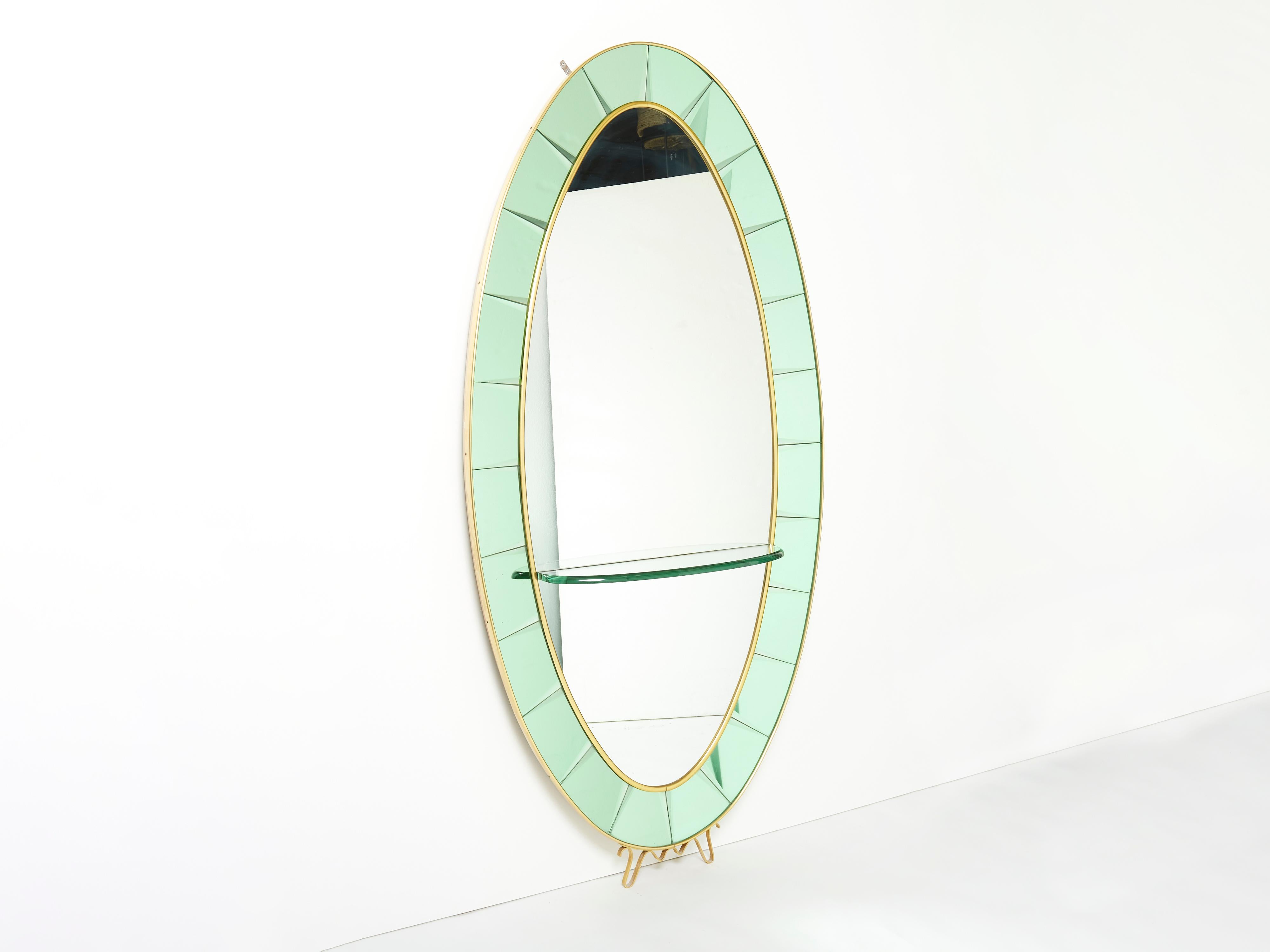 Ovaler Cristal Arte-Spiegel aus italienischem Messing mit grünem Kristall 1950er Jahre (Mitte des 20. Jahrhunderts) im Angebot