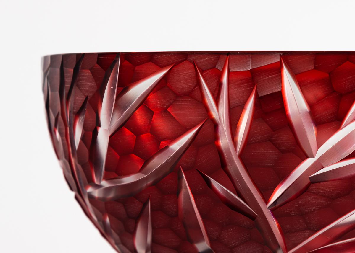 Cristal Benito, „Coral Red“, handgeschliffene Kristallschale, Frankreich, 2018 (Handgeschnitzt) im Angebot