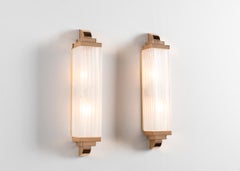 Cristal Benito, Groove, Art-Déco-inspirierter Wandleuchter aus handgeschliffenem Kristall, Frankreich, 2018