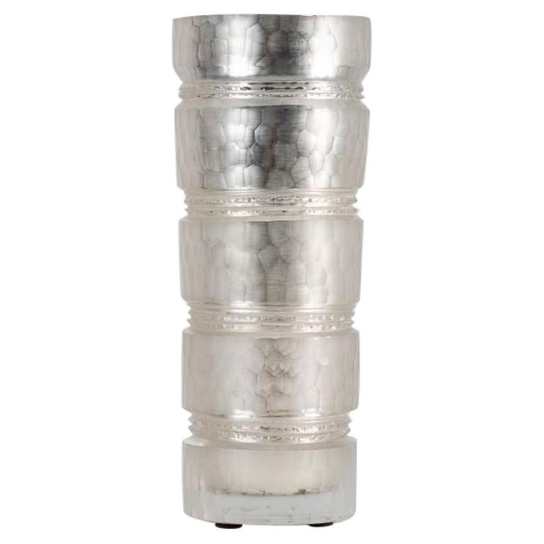 Cristal Benito, "Plata", Jarrón cilíndrico de cristal tallado a mano, Francia, 2018