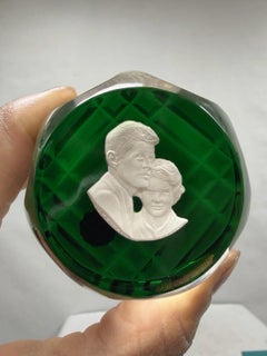 Cristal D'Albret Frankreich JFK Jackie Kennedy Sulfid Briefbeschwerer Facettiert Grün