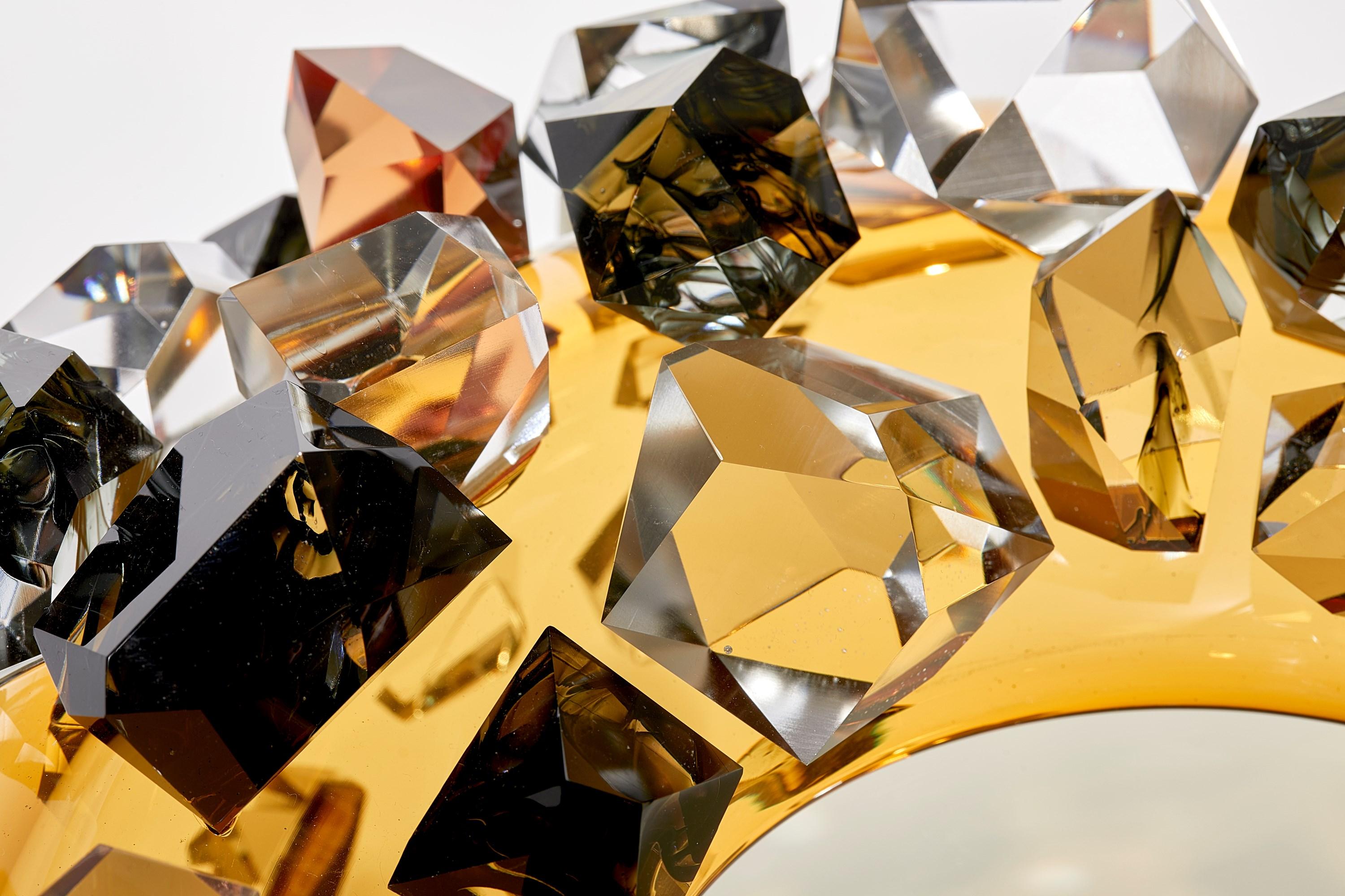 Cristal Diffusion in Bernstein, Skulptur aus Kristall mit Kristallverzierung von Hanne Enemark im Angebot 2