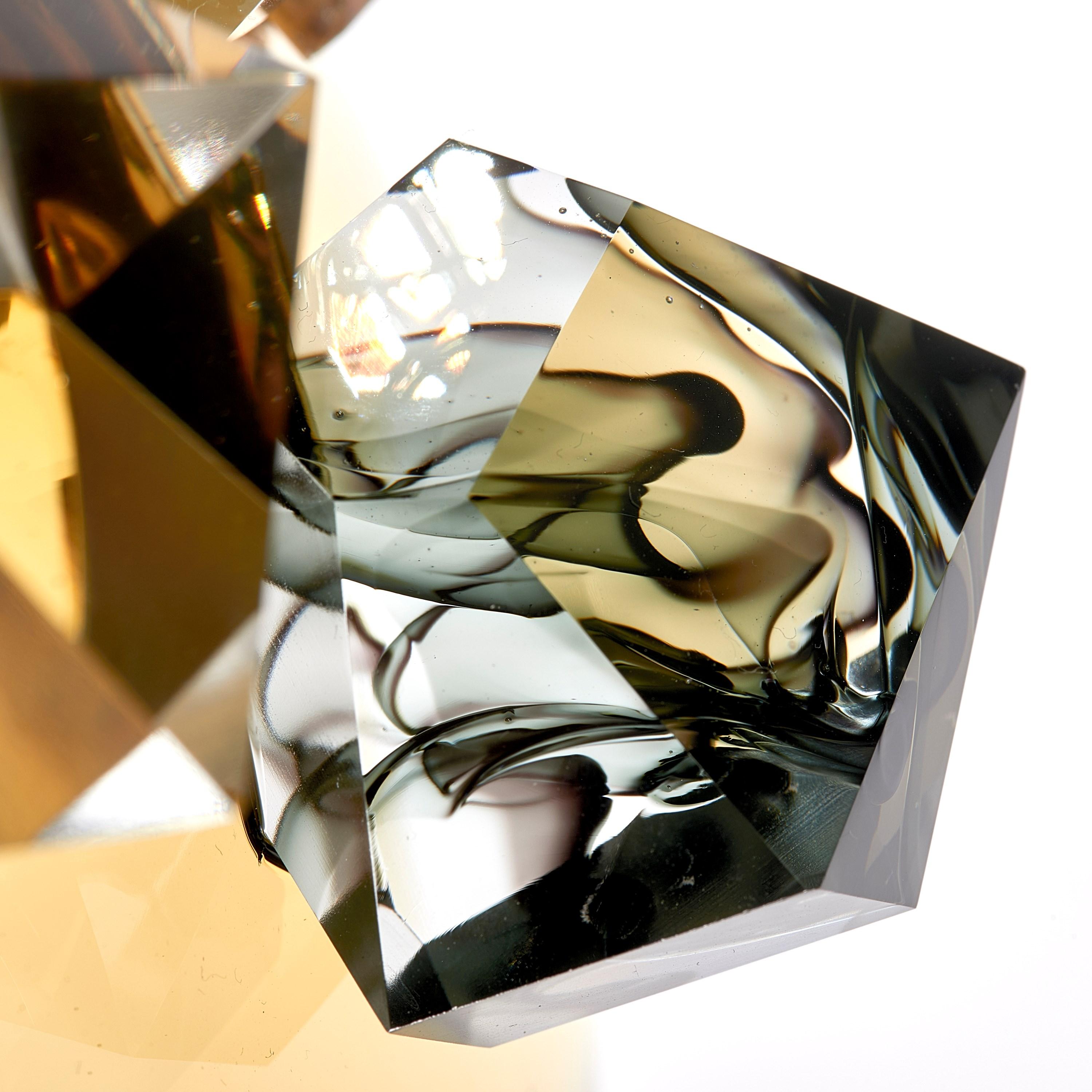 Cristal Diffusion in Bernstein, Skulptur aus Kristall mit Kristallverzierung von Hanne Enemark im Angebot 4