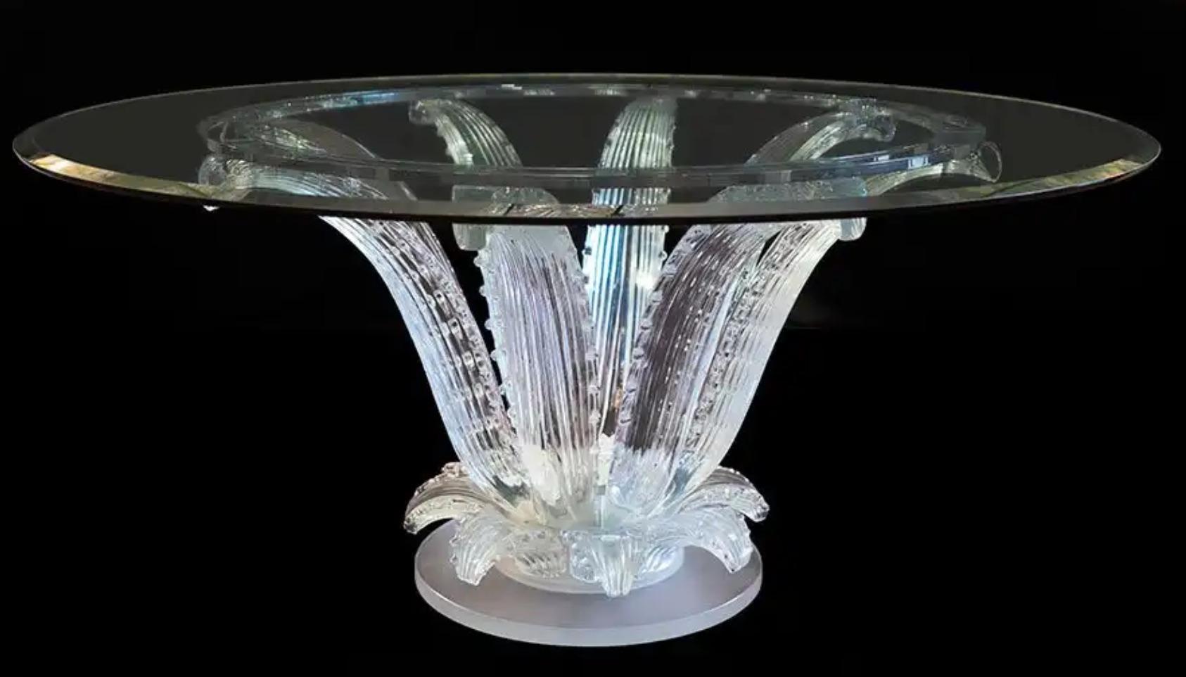 Designed in 1951 by Marc Lalique, the Cactus table seamlessly blends into the most creative interior design spaces: sublime crystal in prolific magnificence. The crystal volutes follow the rhythm of light, drowning the eye in its depths.
This