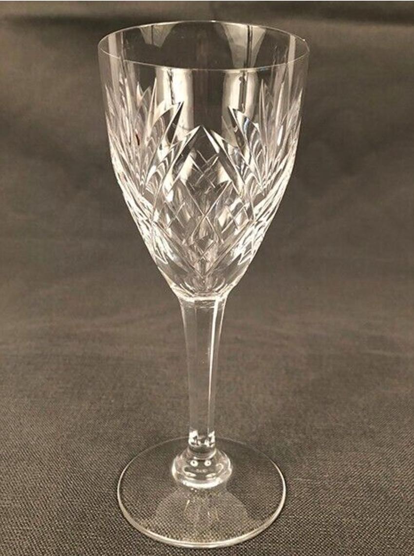 Cristal Saint Louis modèle Chantilly, broc et huit verres à eau Bon état - En vente à ROYÈRE-DE-VASSIVIÈRE, FR