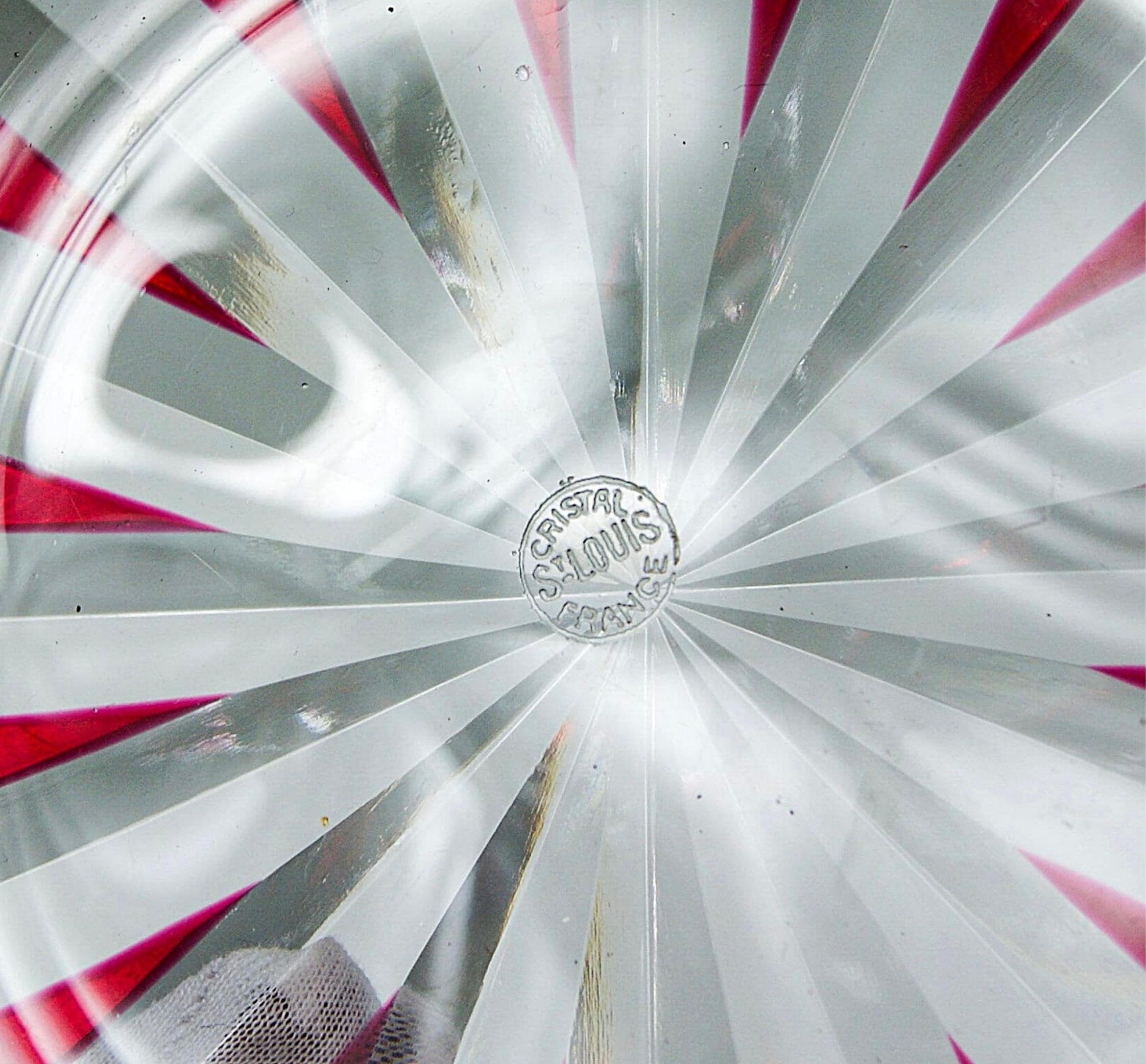 Bol de centre de table en cristal de St Louis France taillé en rouge rubis clair Bon état - En vente à Torquay, GB