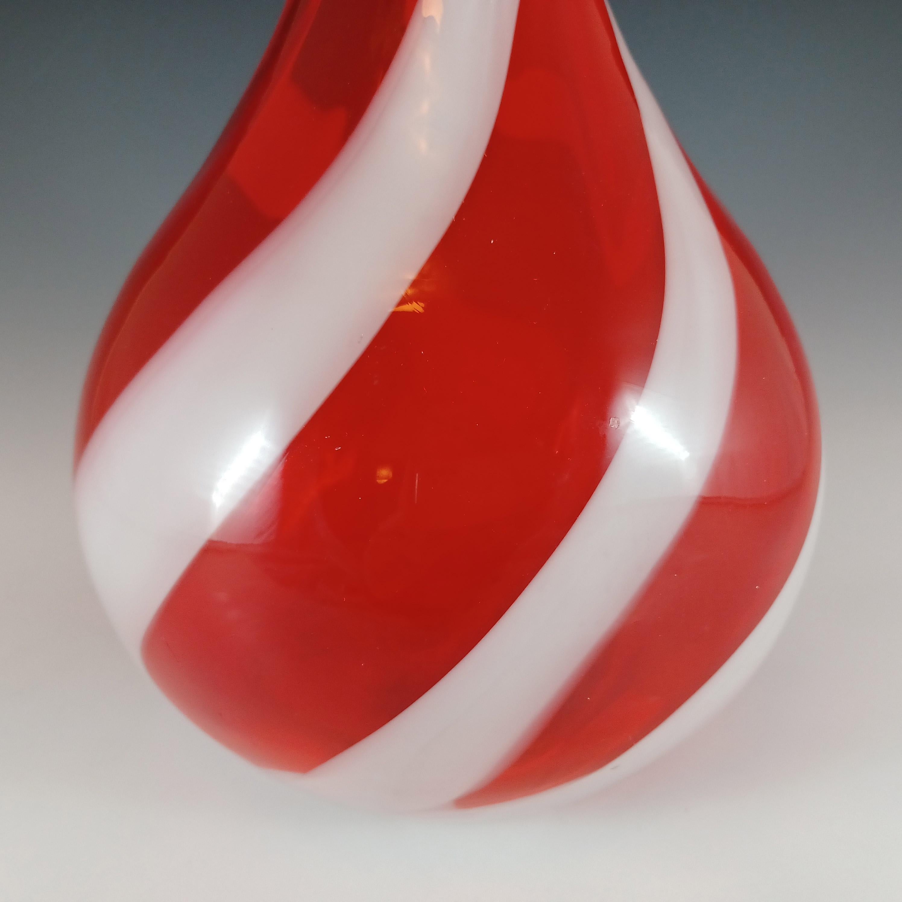 Cristalleria Artistica Toscana / Alrose Empoli Jarrón de cristal rojo y blanco Hecho a mano en venta