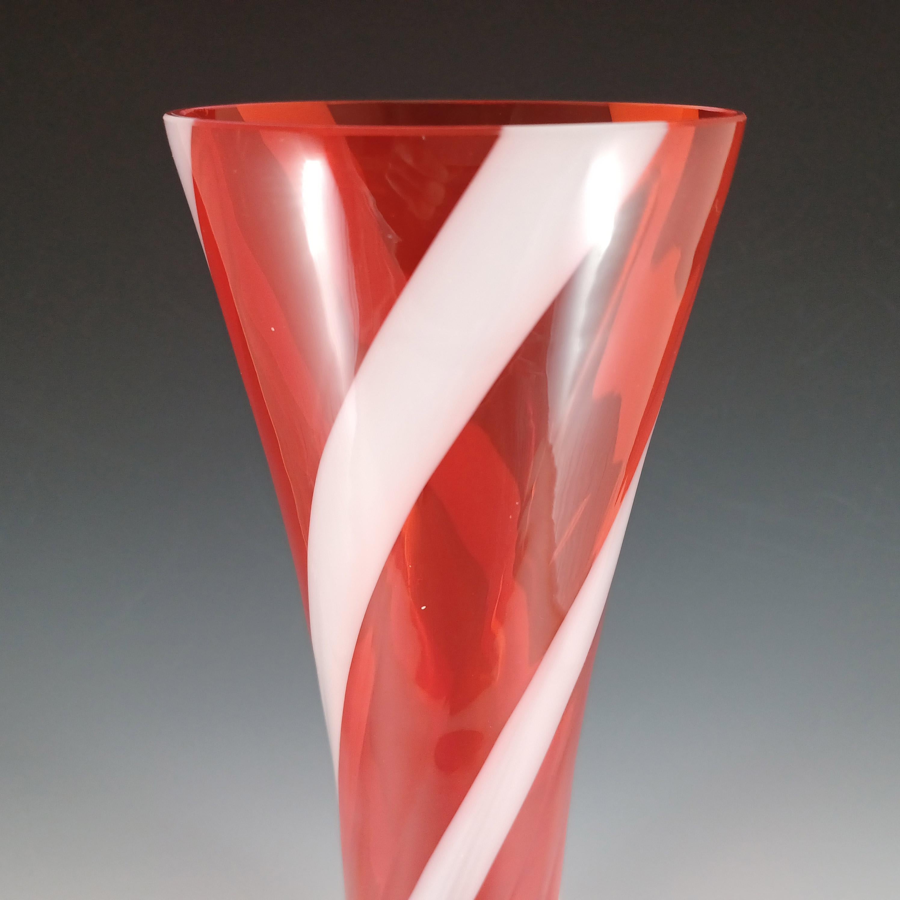Cristalleria Artistica Toscana / Alrose Empoli Jarrón de cristal rojo y blanco en Bueno estado para la venta en Bolton, GB