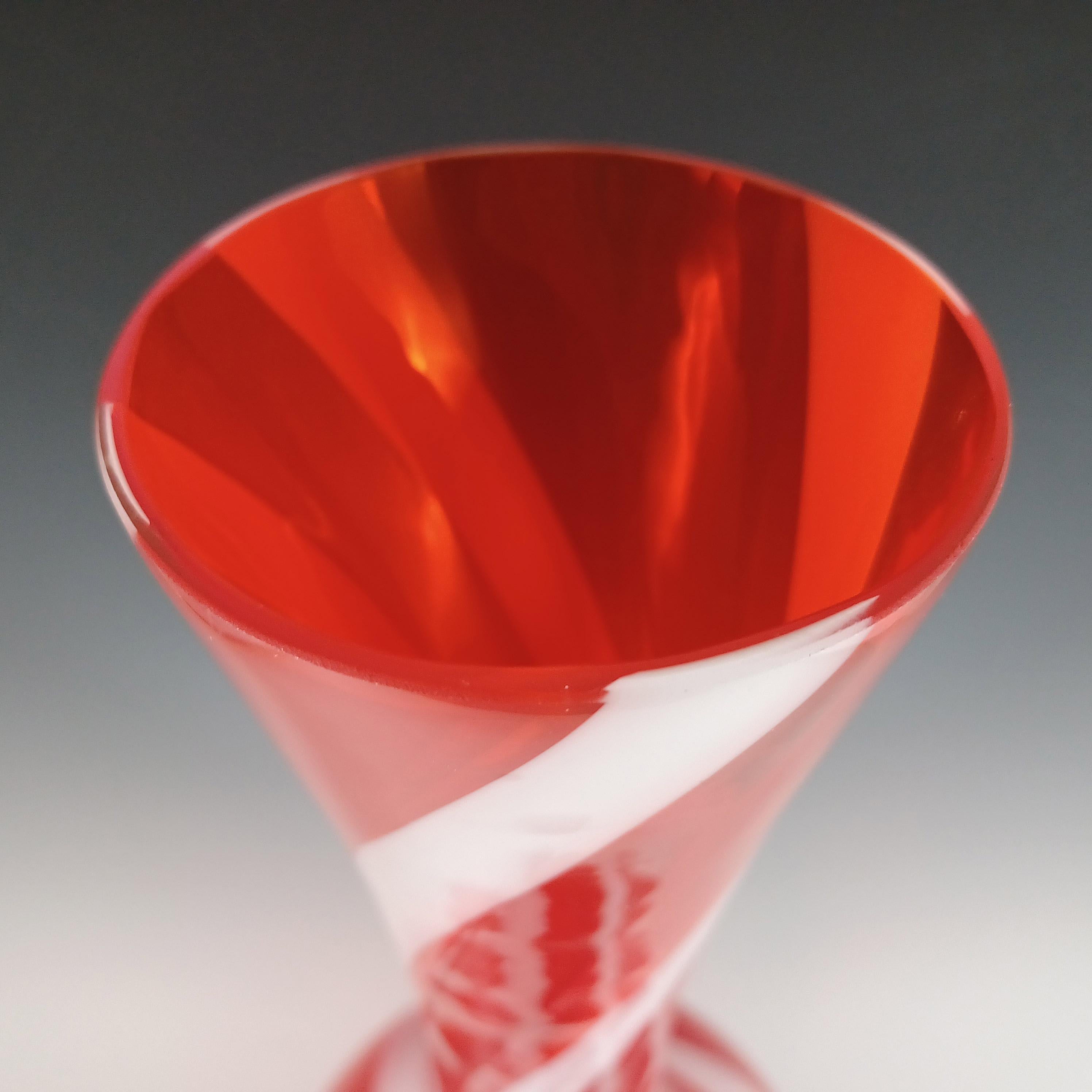 Cristalleria Artistica Toscana / Alrose Empoli Jarrón de cristal rojo y blanco siglo XX en venta
