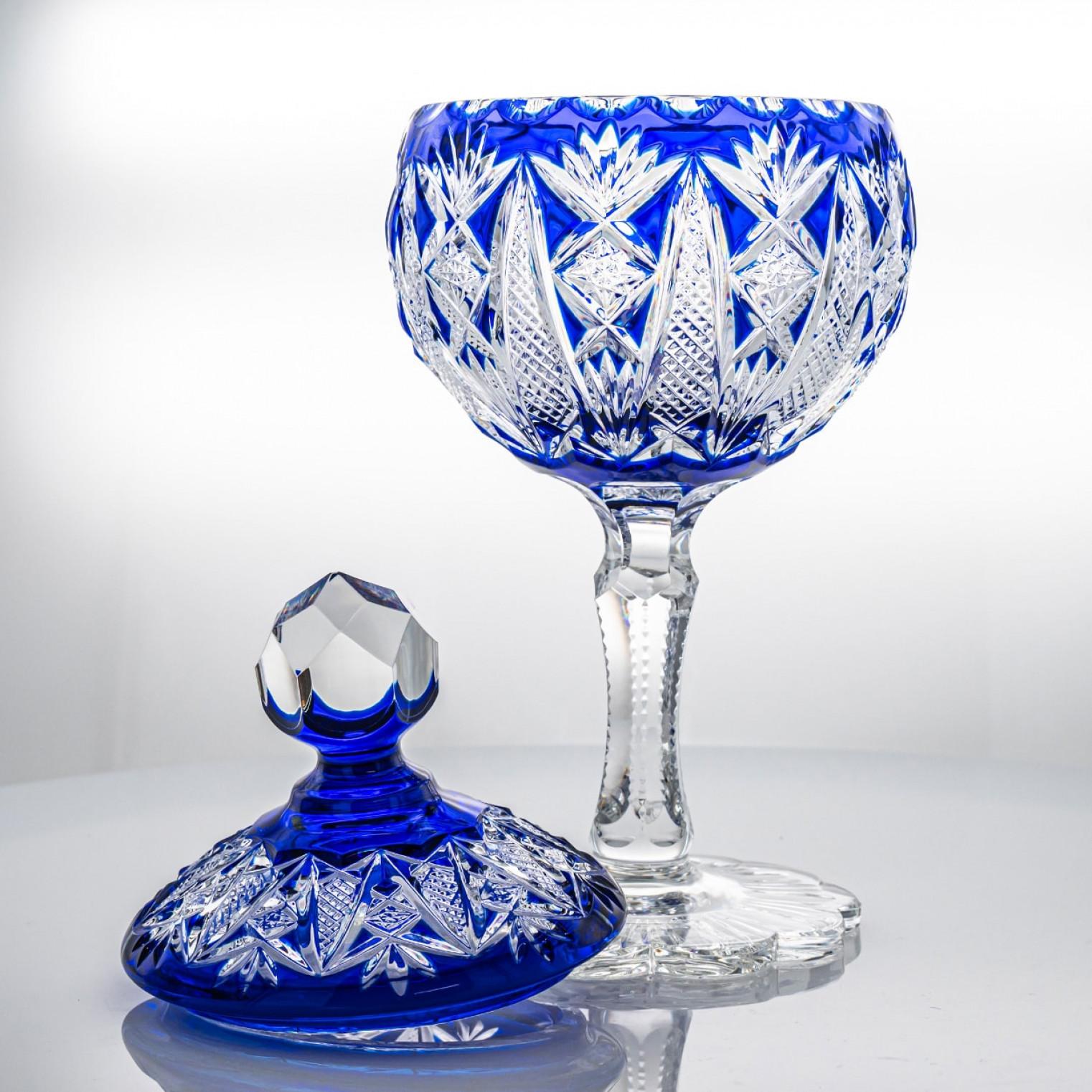 Glorificando los efectos de la luz refractada desde hace 170 años, de Cristallerie d'árt Francia, al estilo de Baccarat.

Obra maestra de cristal de color azul cobalto, el cuenco cristaliza el extraordinario saber hacer de los artesanos de Baccarat.
