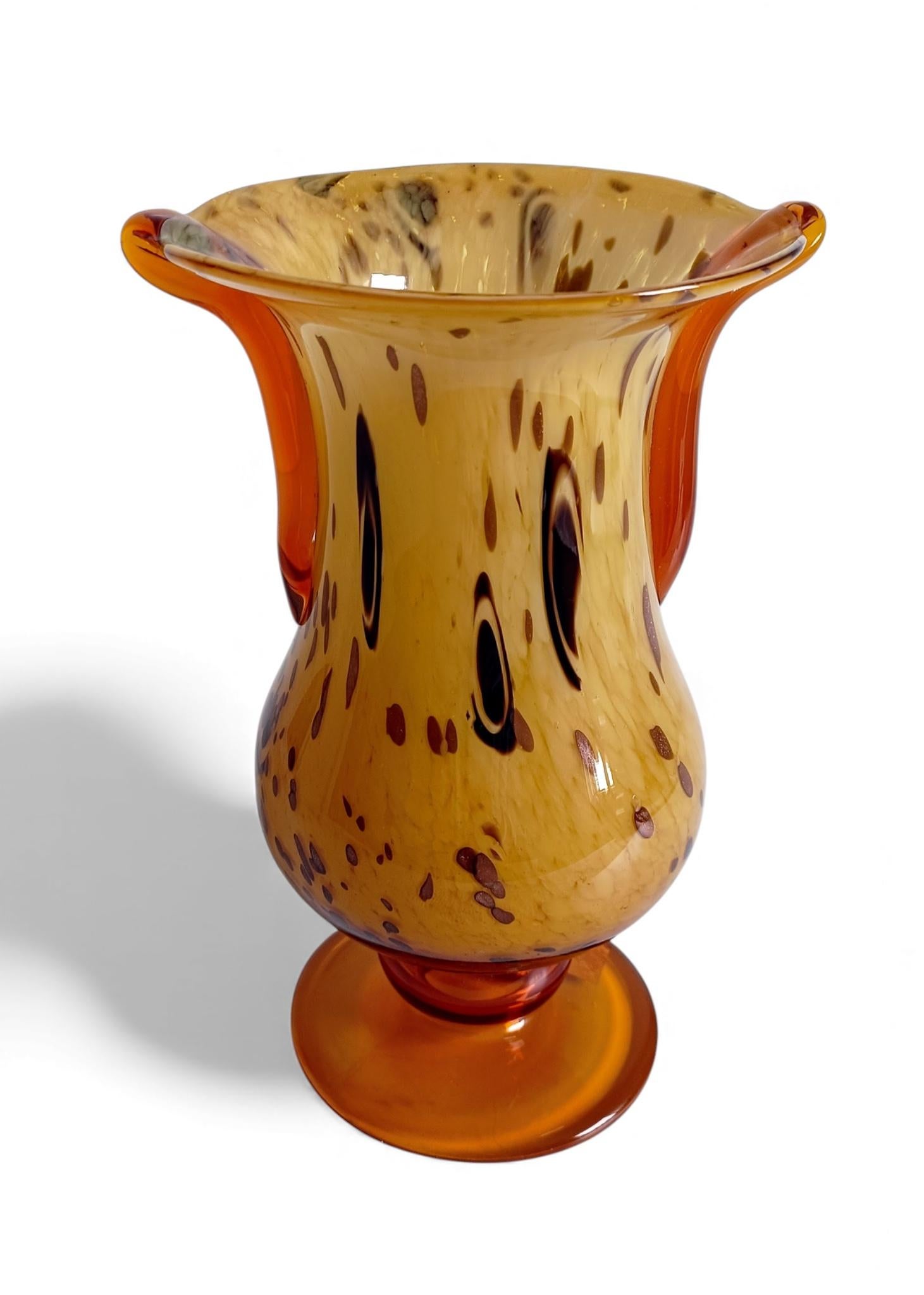 XX secolo Cristallerie de Clichy Art Nouveau Vaso in vetro opalino con inclusioni di avventurina in vendita