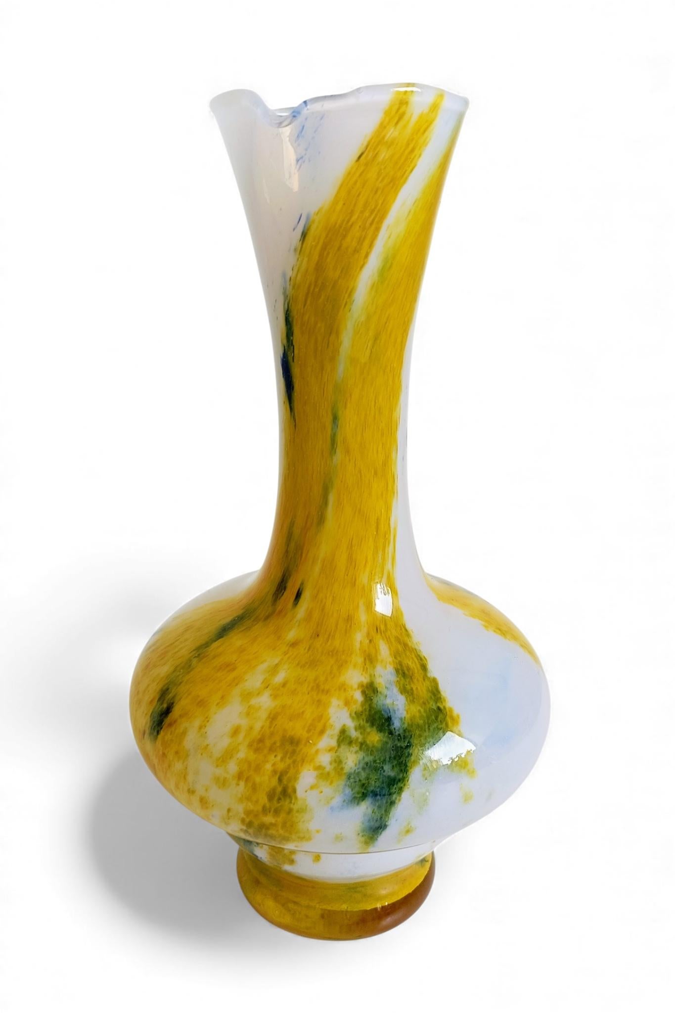 Cristallerie de Clichy White and Yellow Opaline Pitcher Vase, Early 20th Century For Sale 12