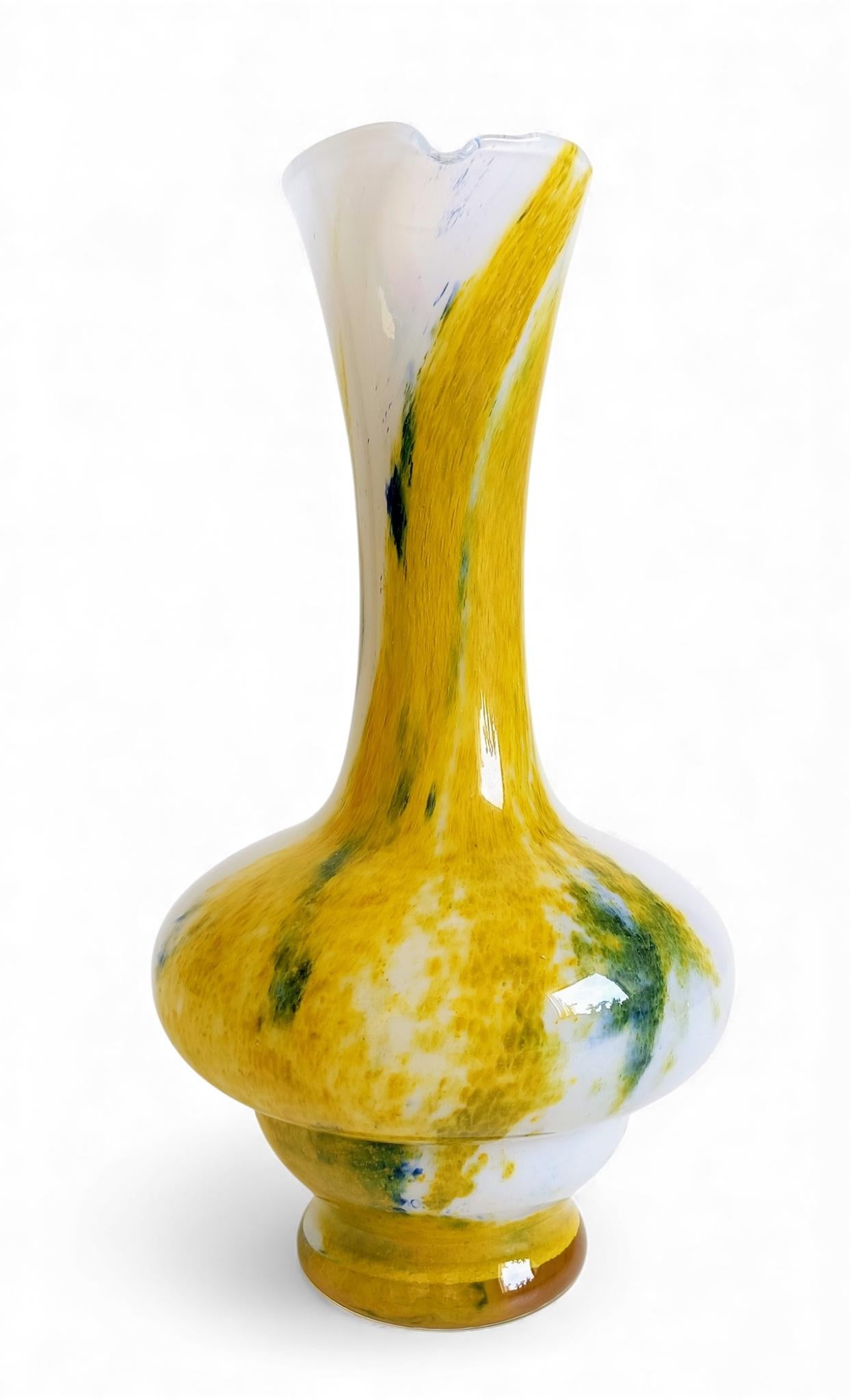 Cristallerie de Clichy White and Yellow Opaline Pitcher Vase, Early 20th Century In Excellent Condition For Sale In Valencia, VC