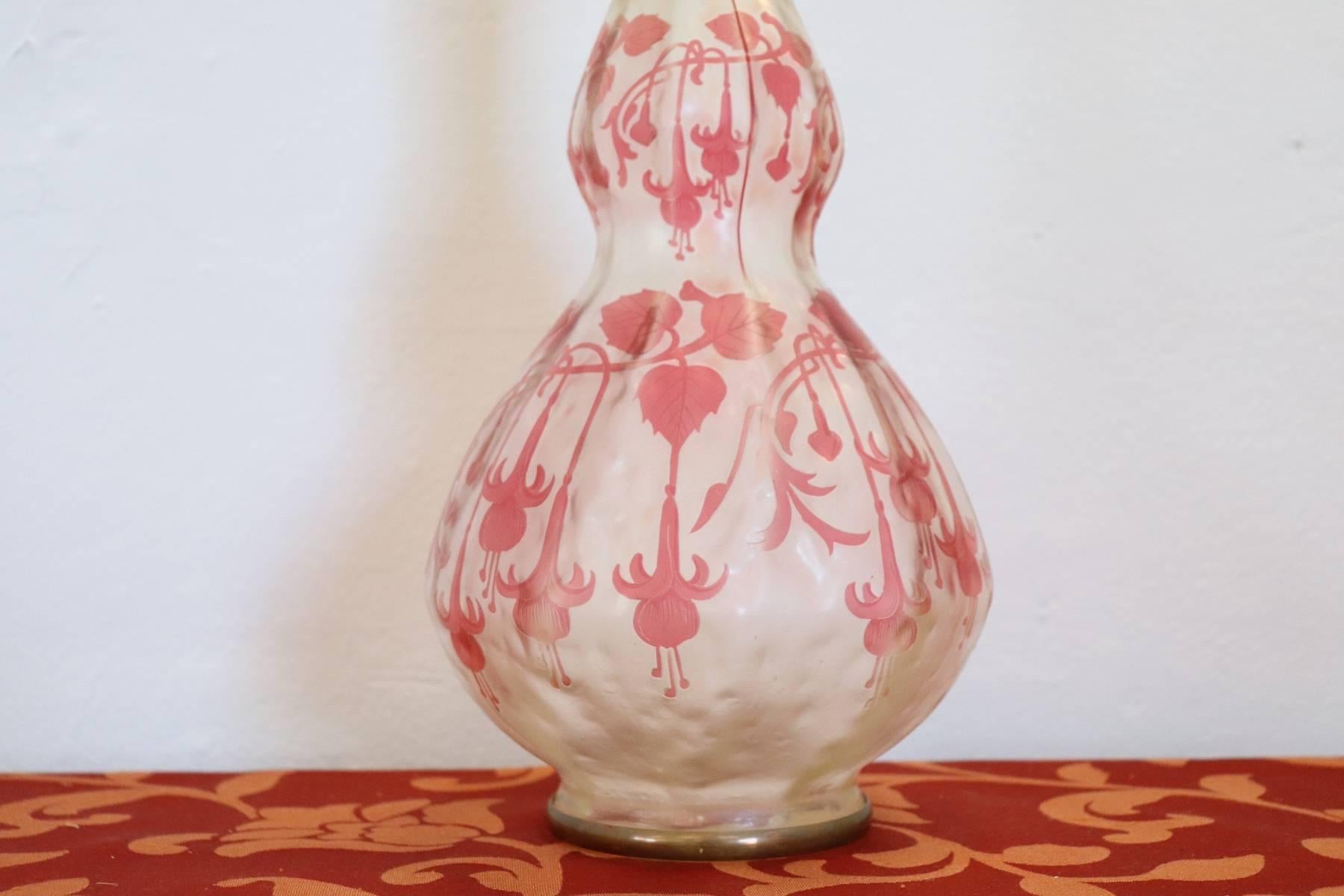 Important and refined French vase, circa 1910s.
Beautiful cameo glass vase with etched decoration of red Fuchsias on an iridescent fond. Cristallerie de Pantin signed.
From an important Italian collection of French artistic glass.