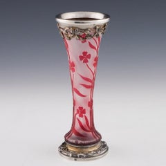 Vase Cristallerie de Pantin camée à l'acide ancien avec montures en argent, vers 1890