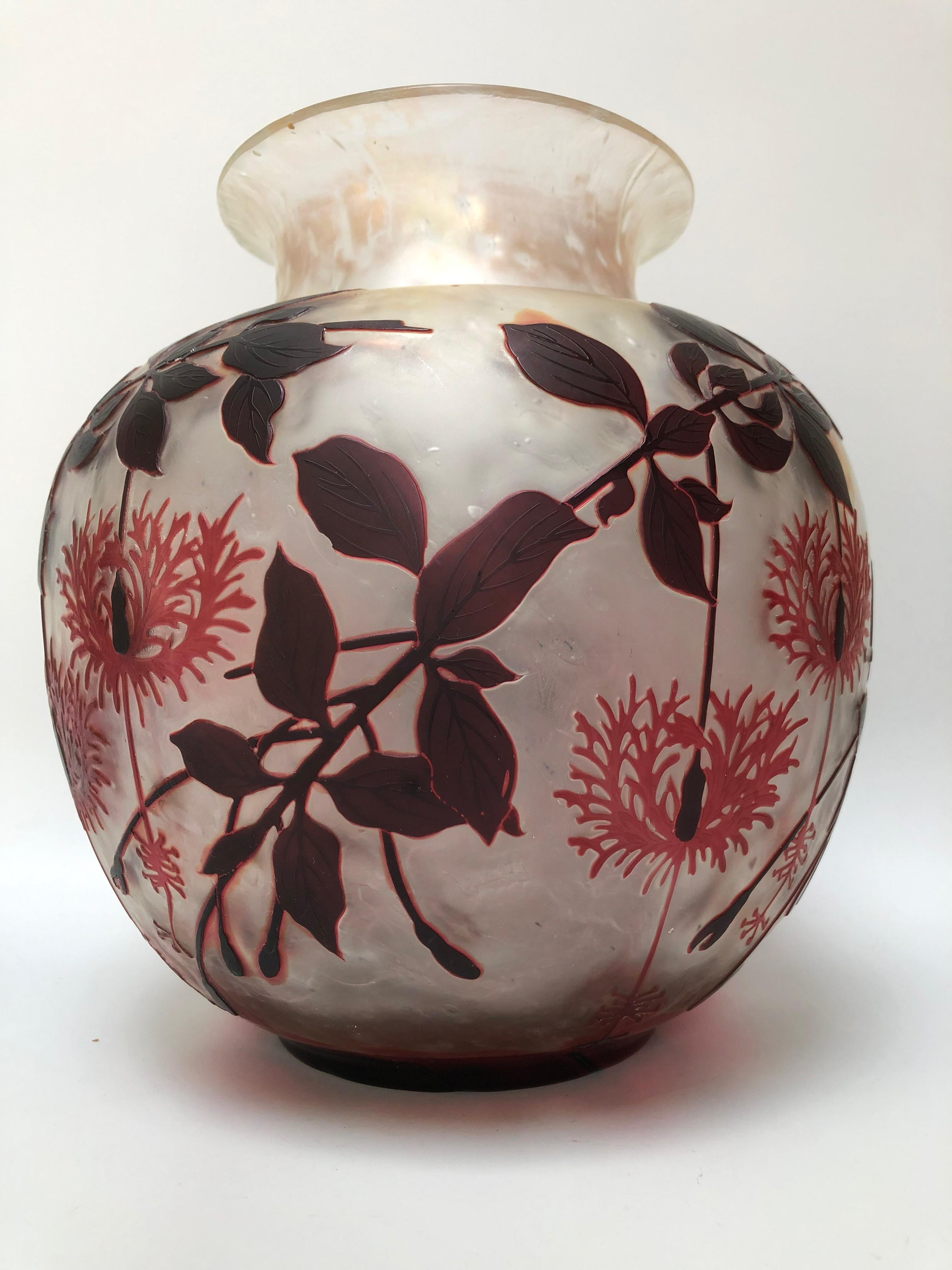 Cristallerie de Pantin Vase Art Nouveau Decor Floral For Sale 5