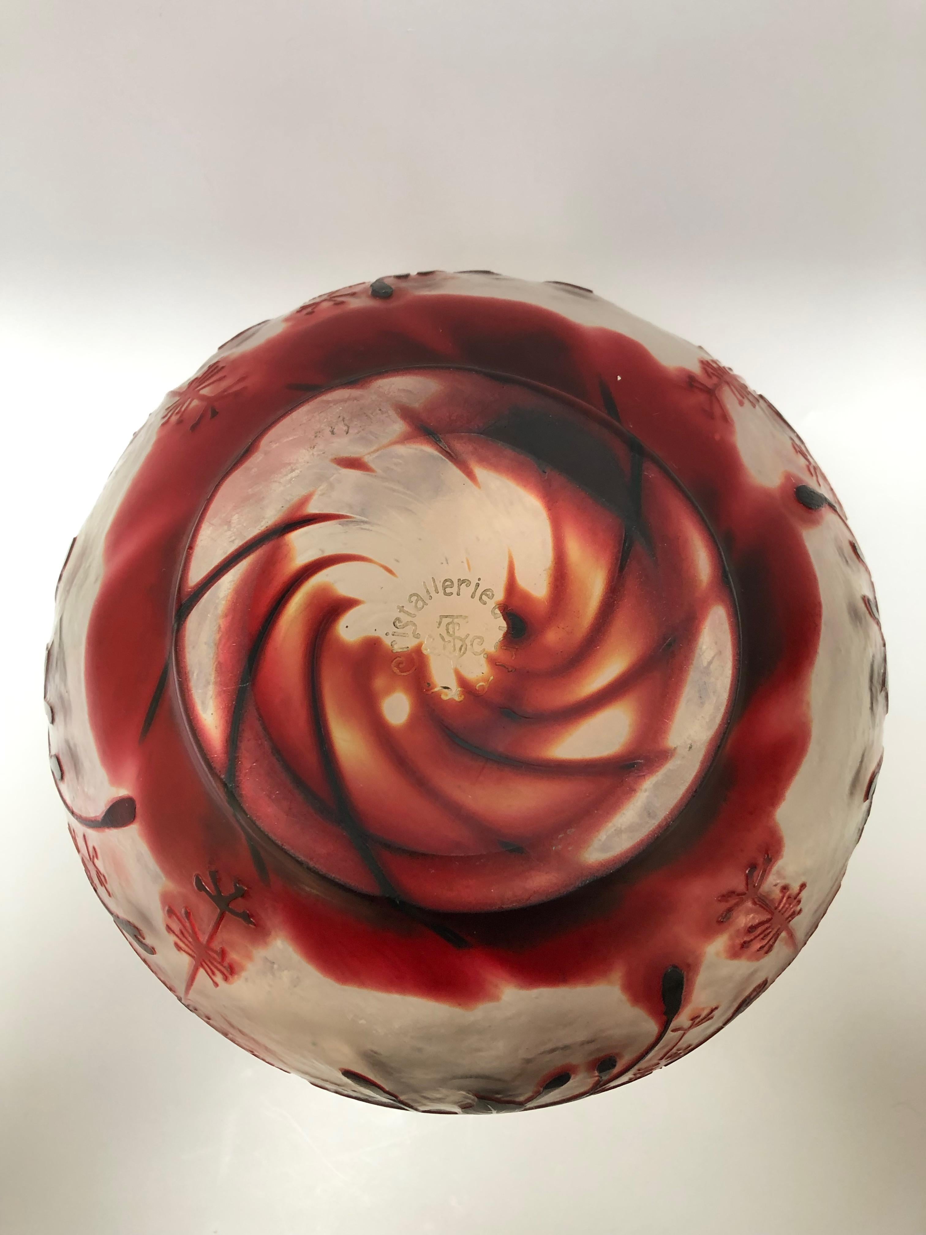 Cristallerie de Pantin Vase Art Nouveau Decor Floral For Sale 2