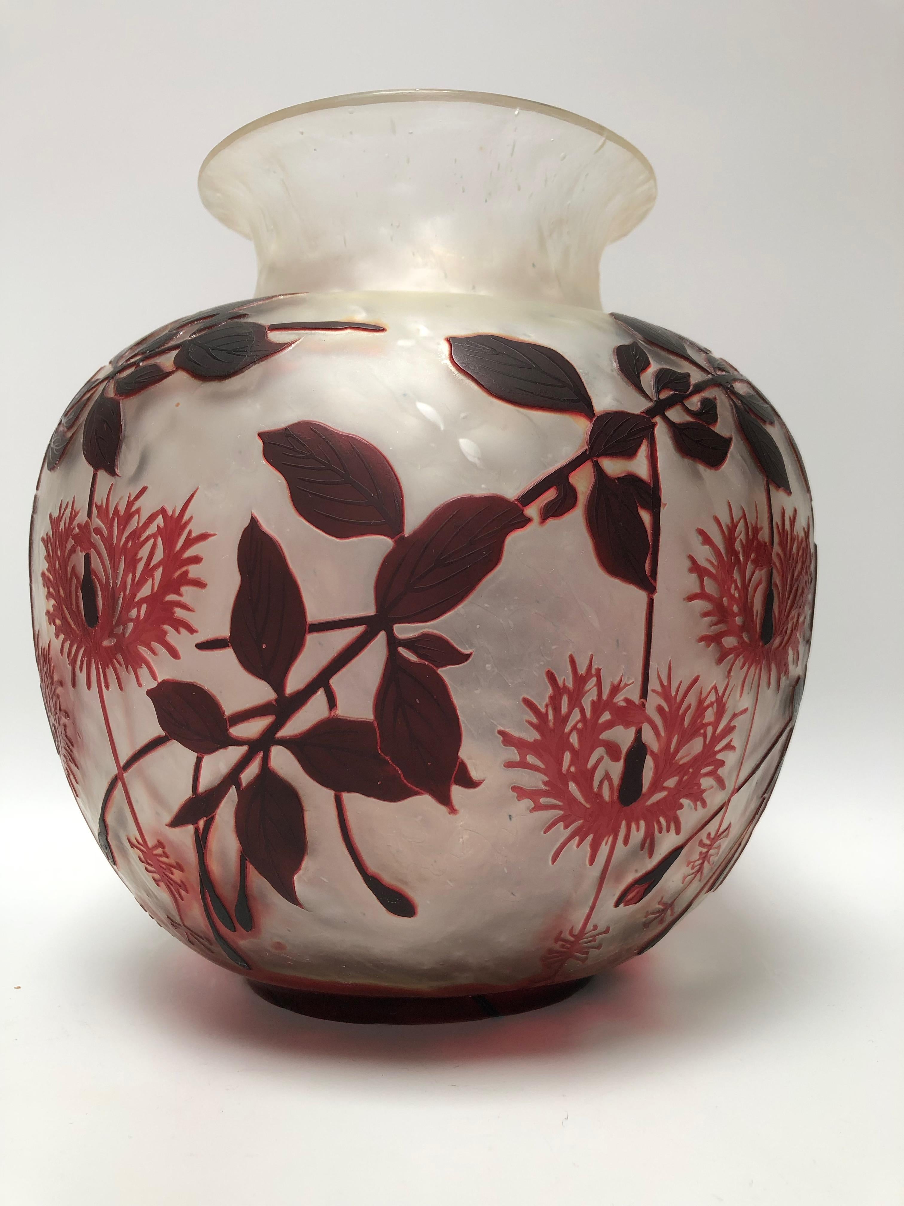 Cristallerie de Pantin Vase Art Nouveau Decor Floral For Sale 3