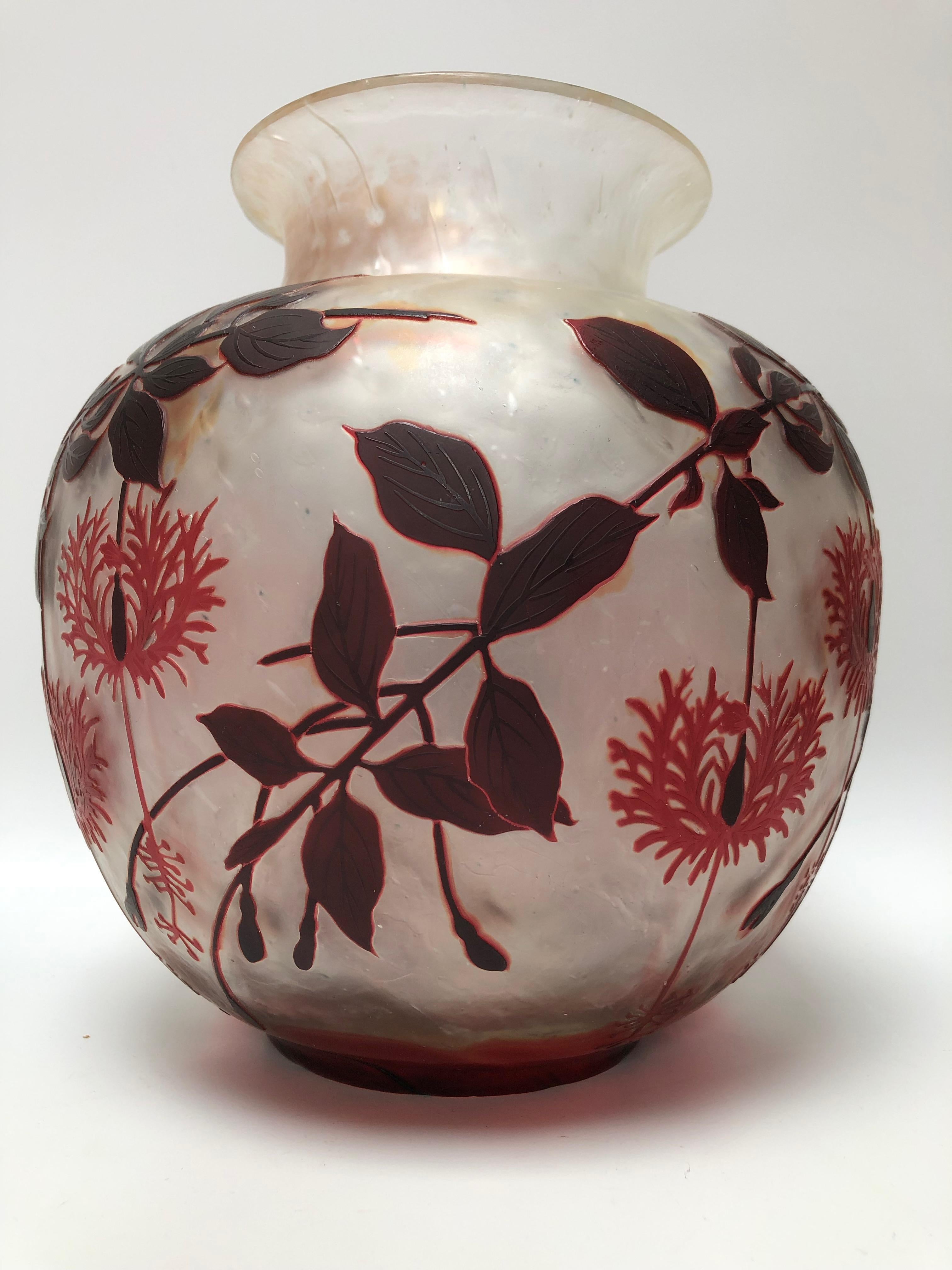 Cristallerie de Pantin Vase Art Nouveau Decor Floral For Sale 4