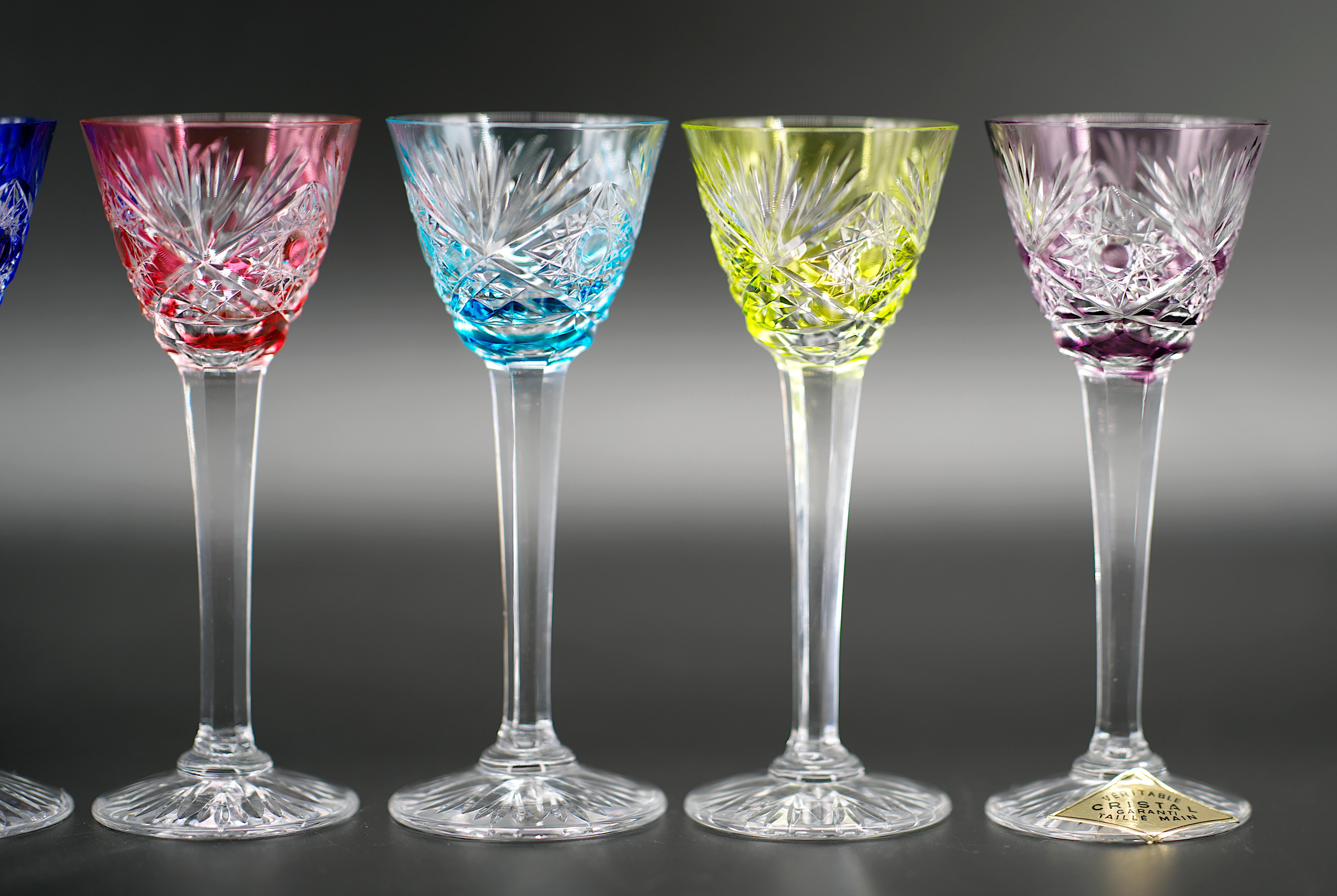 Set di 6 bicchieri di cristallo colorati in scatola Cristallerie Lorraine Francia, 1920 In condizioni ottime in vendita a Saint-Amans-des-Cots, FR