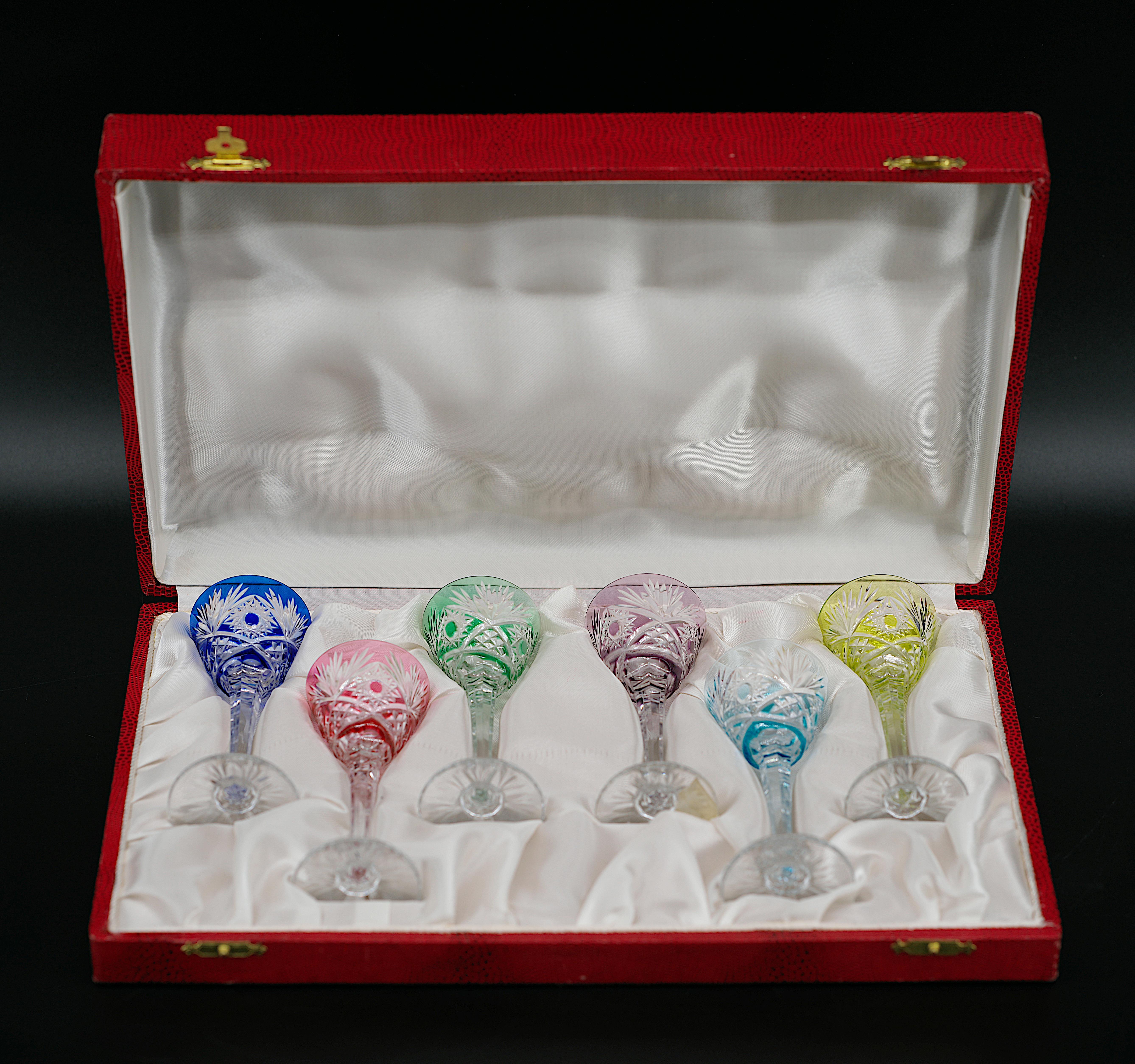 Set di 6 bicchieri di cristallo colorati in scatola Cristallerie Lorraine Francia, 1920 in vendita 1